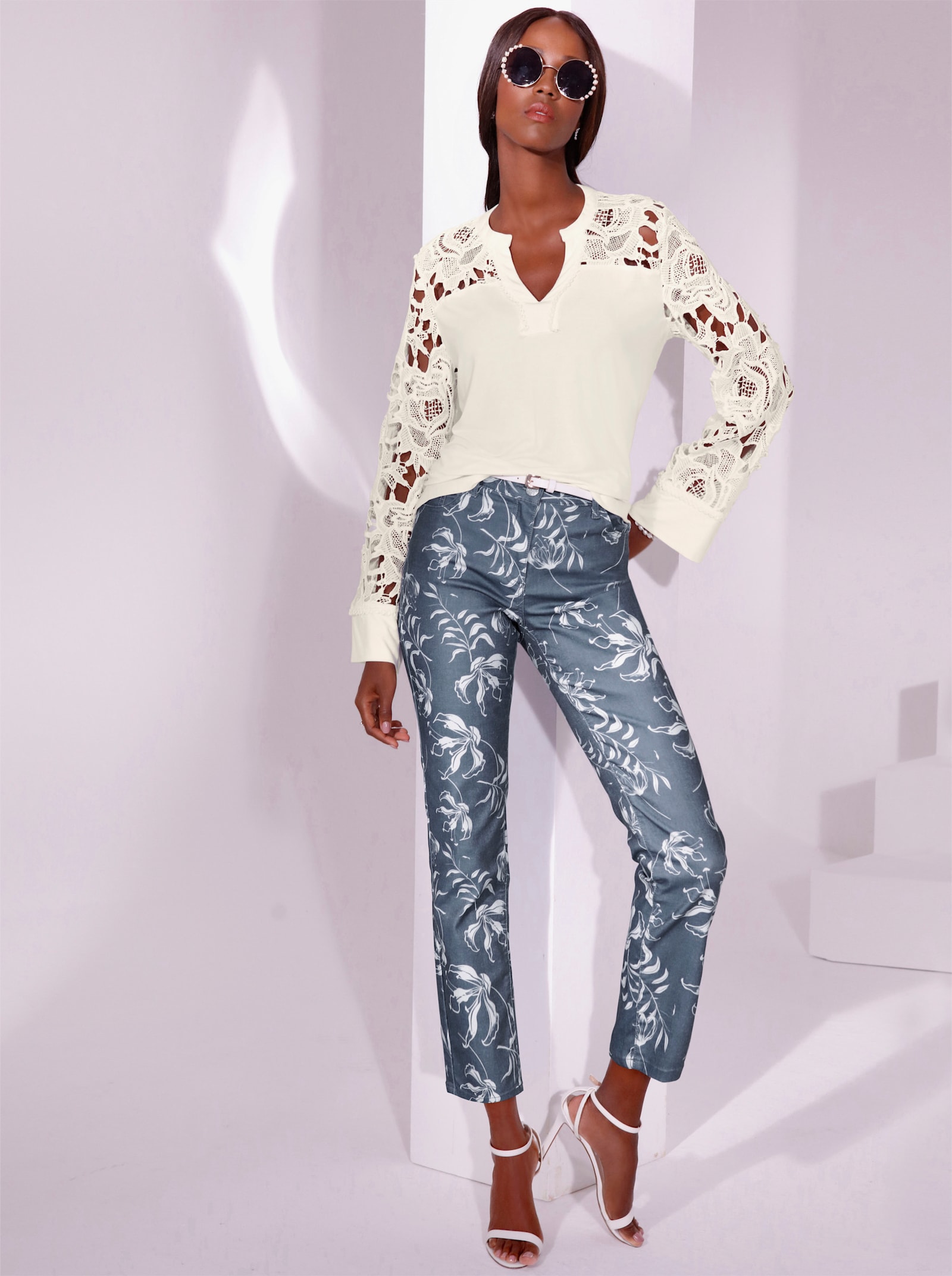 Spitzenshirt in Modal-Qualität, mit Elasthan - weiß