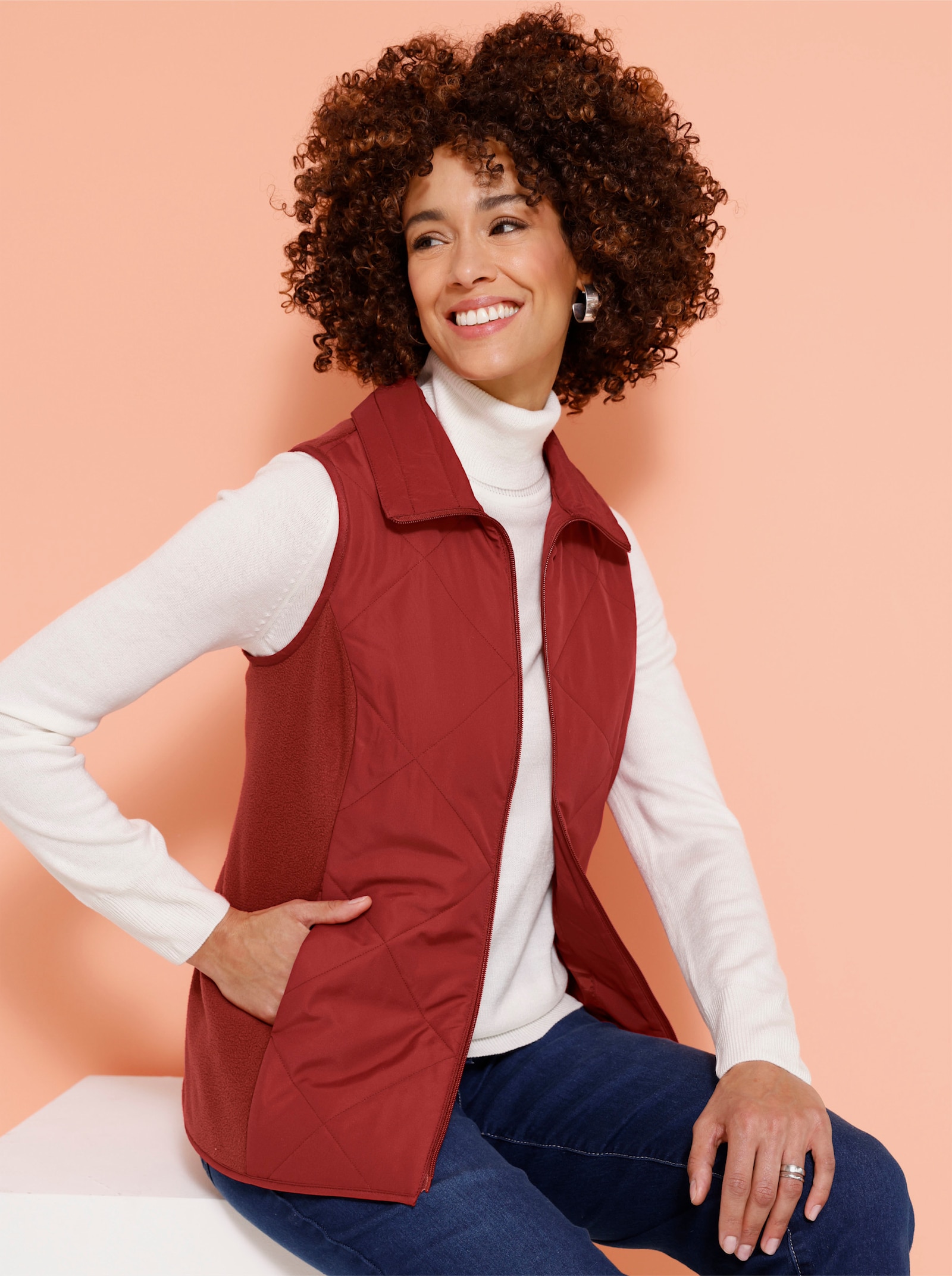 Vesta s vreckami vo švoch - čerešňová