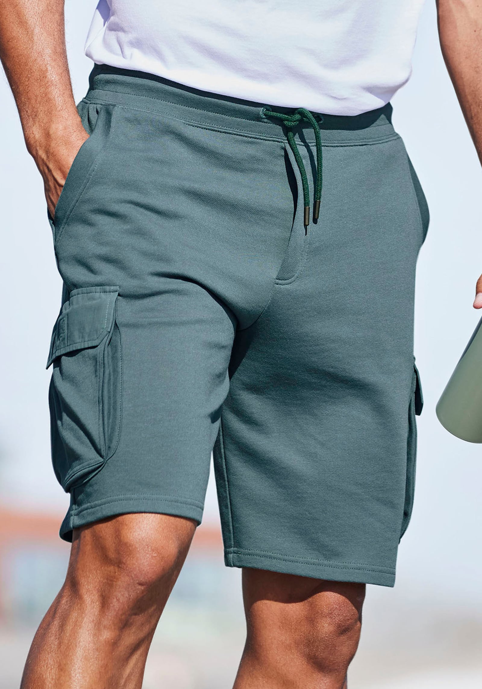 AUTHENTIC LE JOGGER Sweatshorts - grün