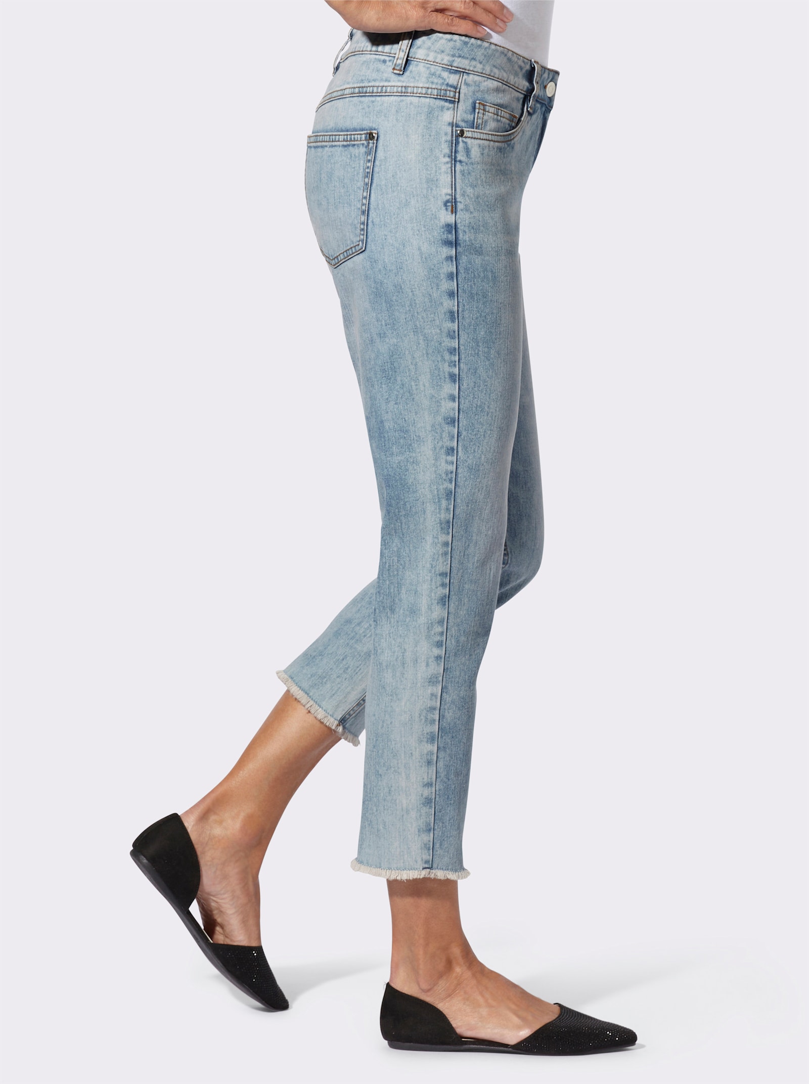 7/8-Jeans mit fransigen Kanten - blue-bleached