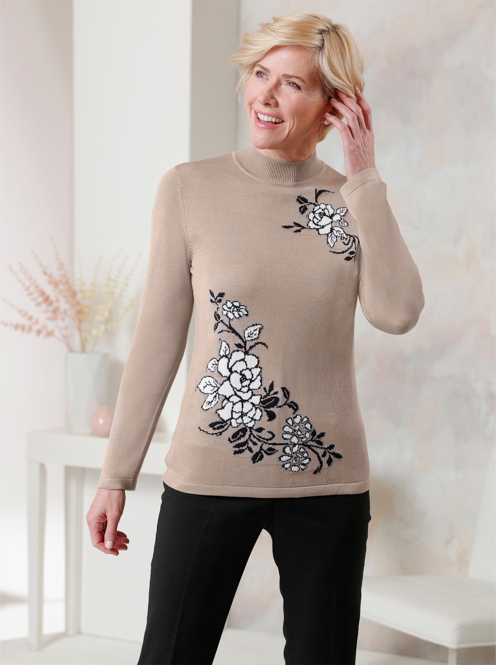 Pulóver so stojačikom a kvetovaným intarzovaným vzorom - sezamová