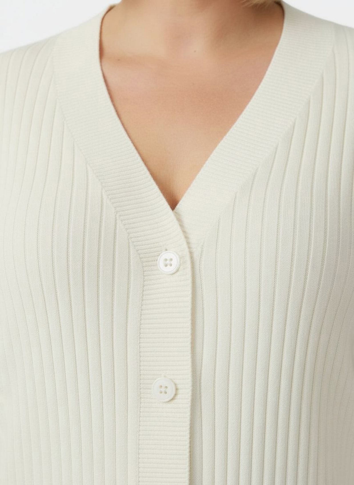 Strickjacke in Ripp-Optik - ecru