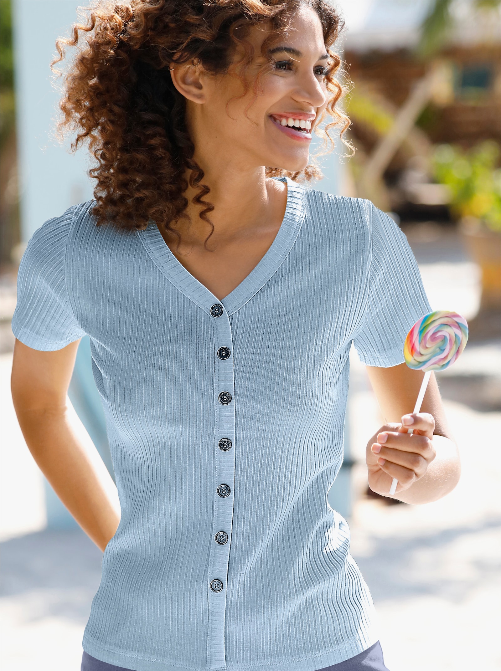 Kurzarmshirt in elastischer Ripp-Qualität - hellblau