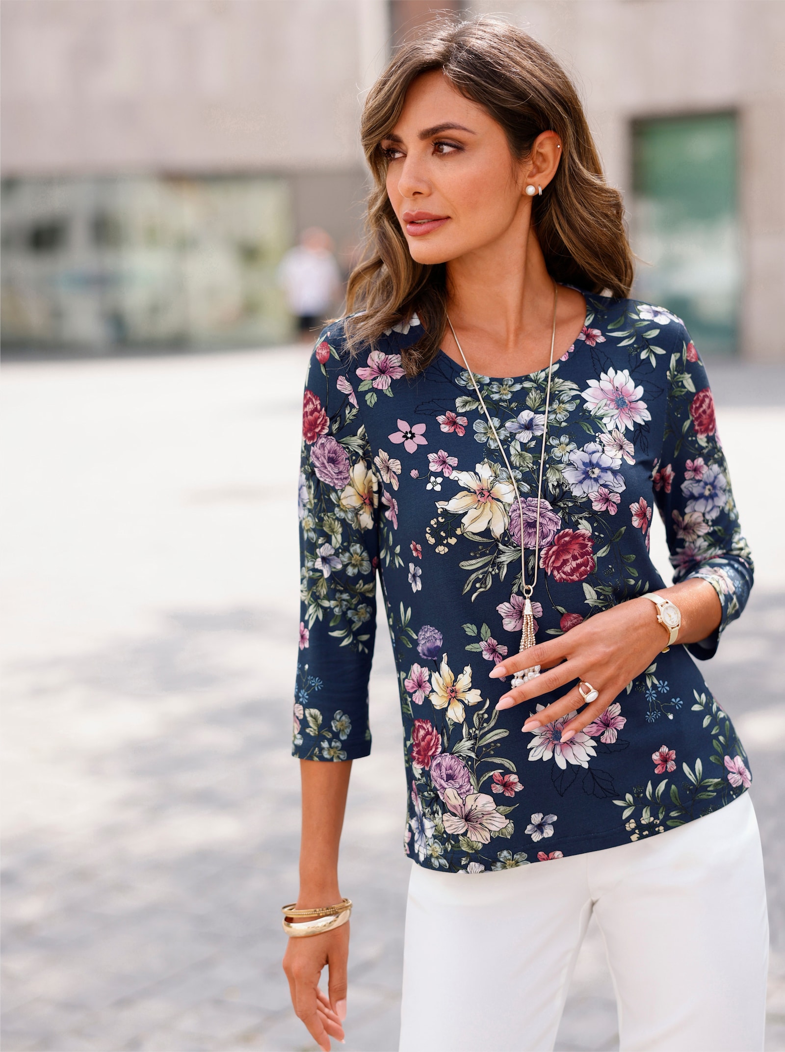 Shirt met ronde hals, in bloemdessin - donkerblauw/orchidee bedrukt