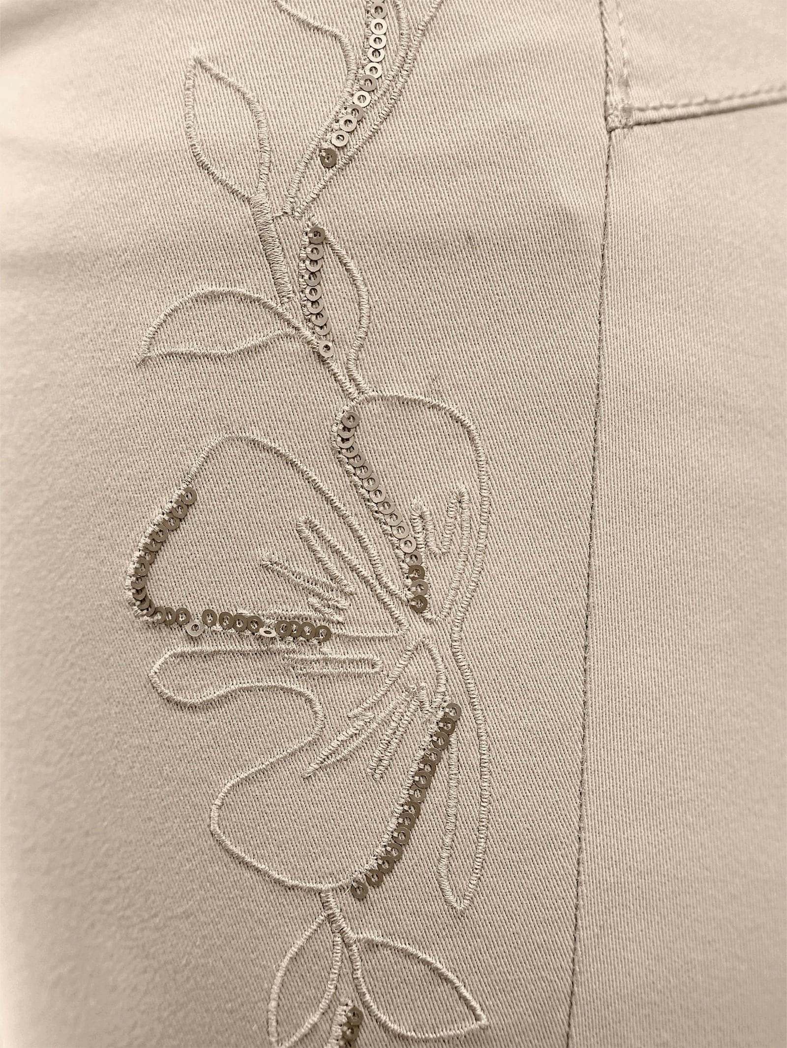 5-Pocket-Jeans mit Pailletten und Motivstickerei - elfenbein