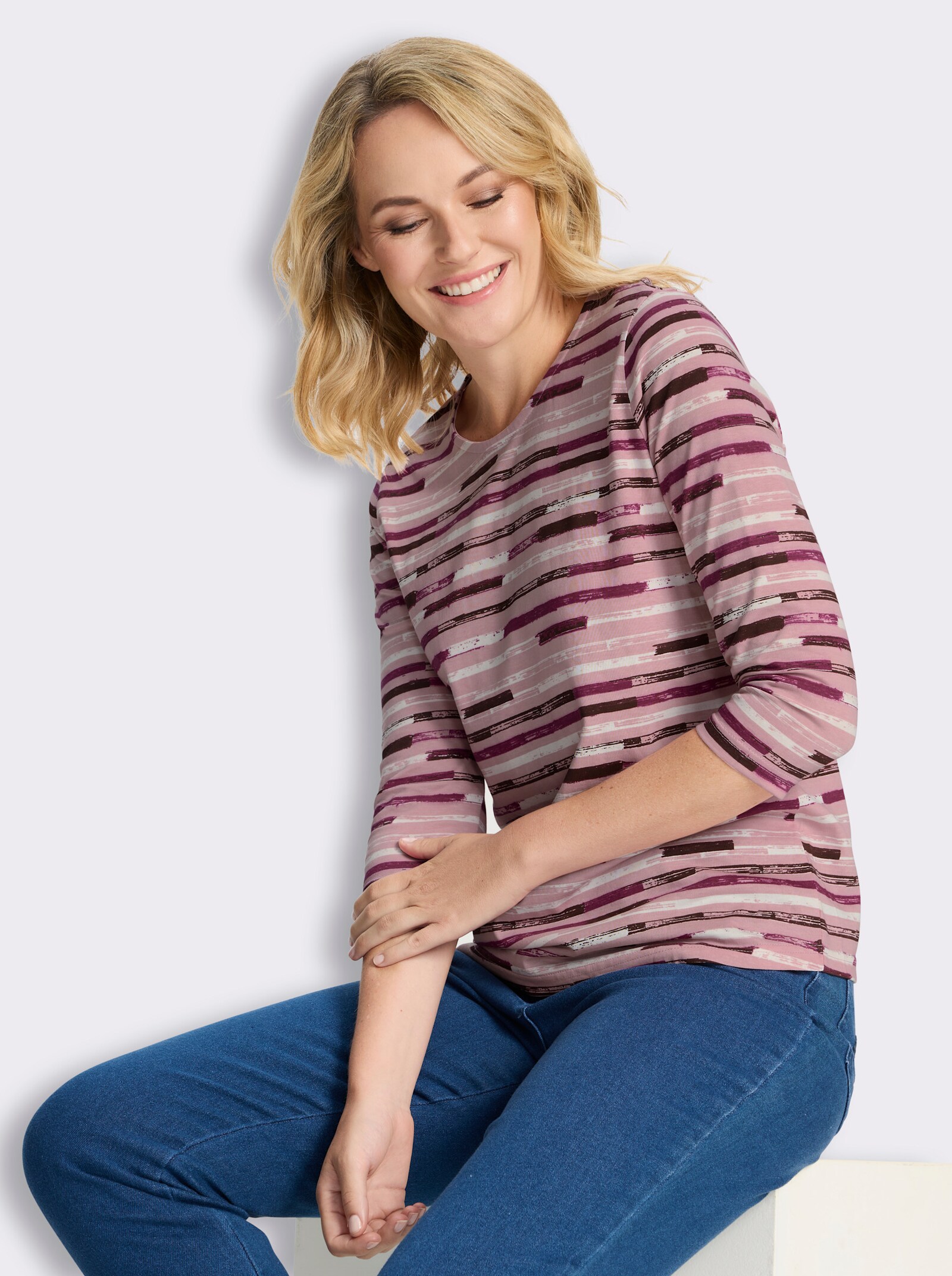 Rundhalsshirt mit Streifen-Print - hortensie-malve-bedruckt