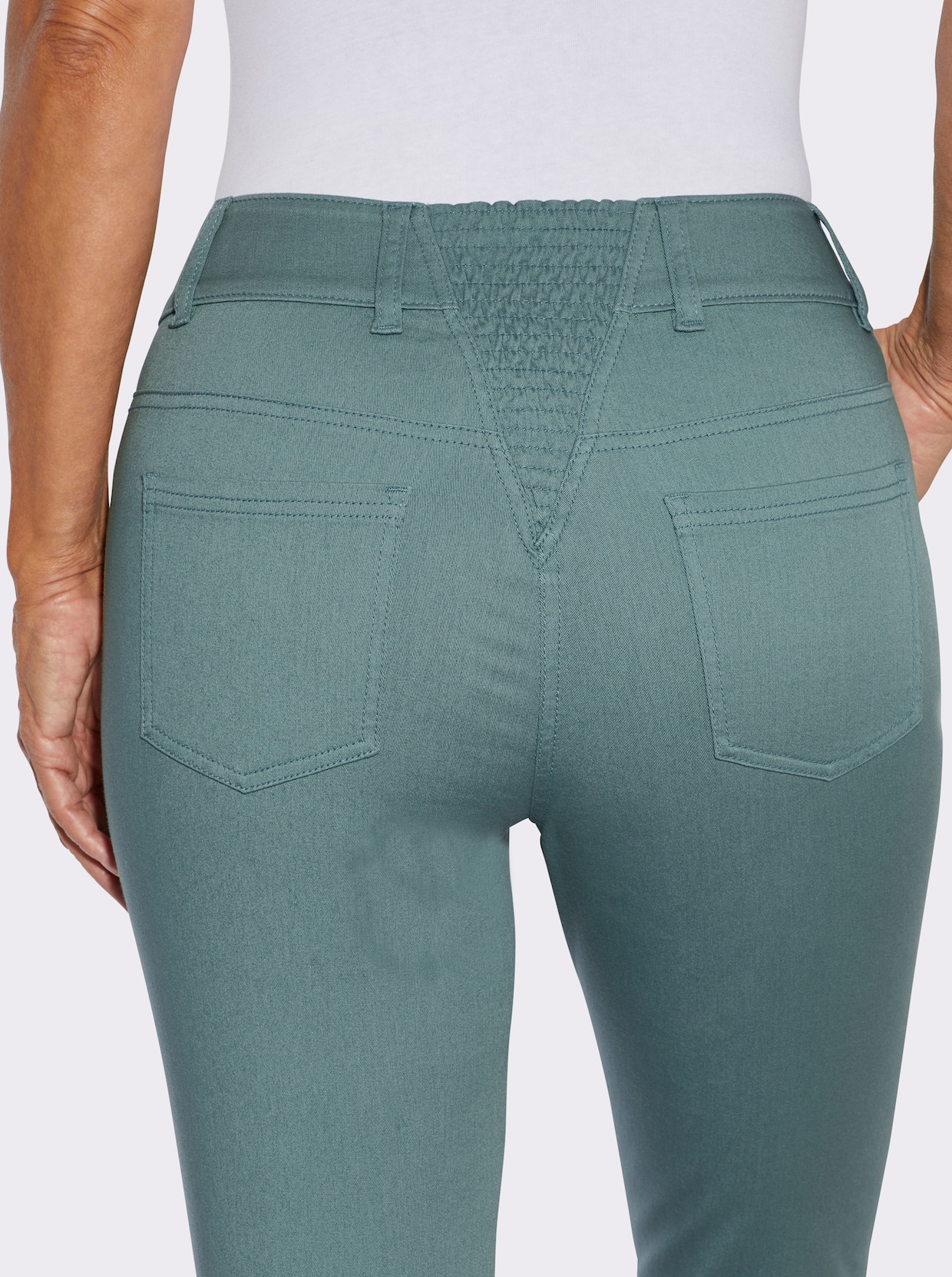 Jeans mit Stretch-Einsatz hinten - jade