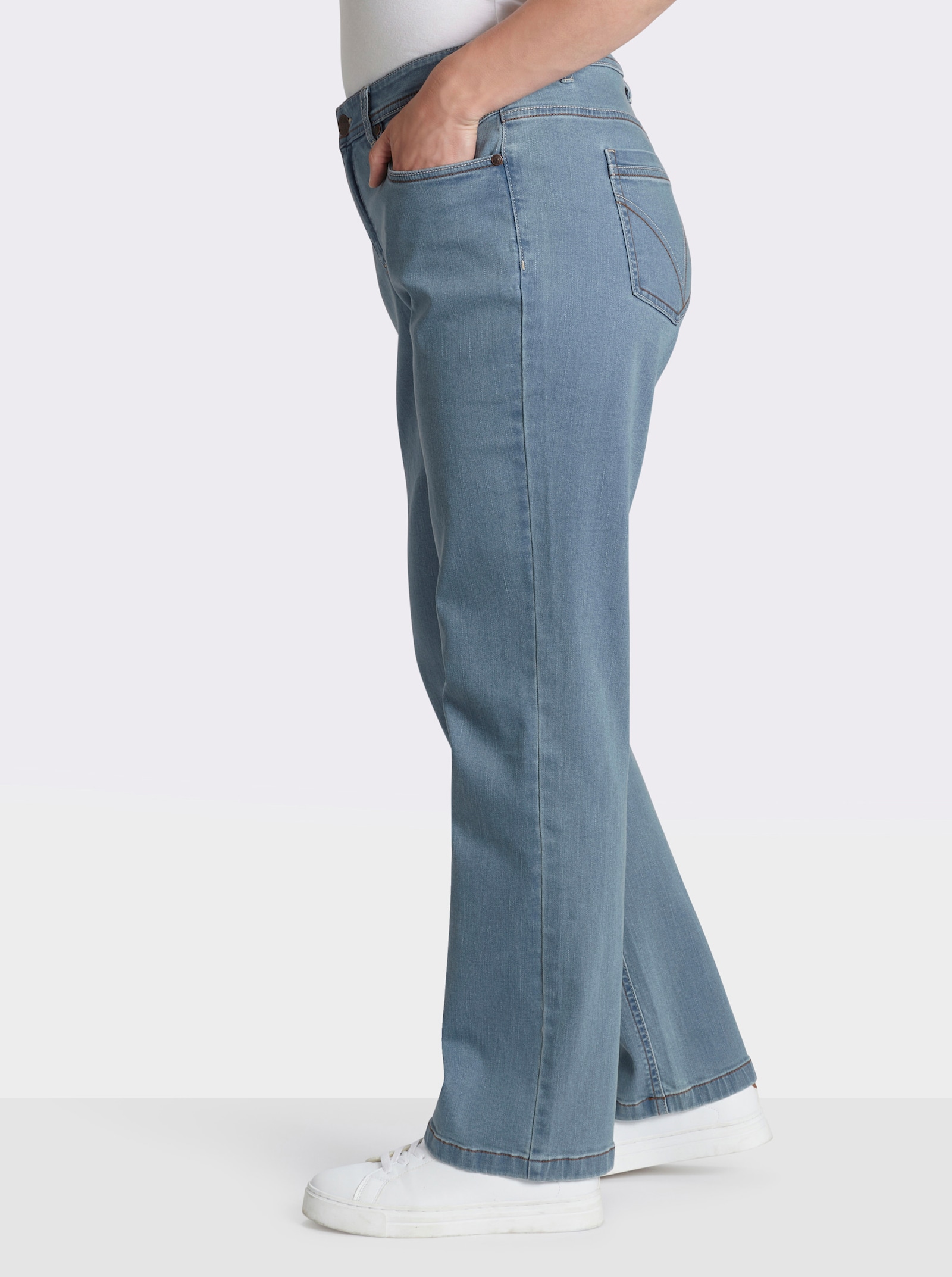 sheego Jeans mit moderner Waschung - blue-bleached