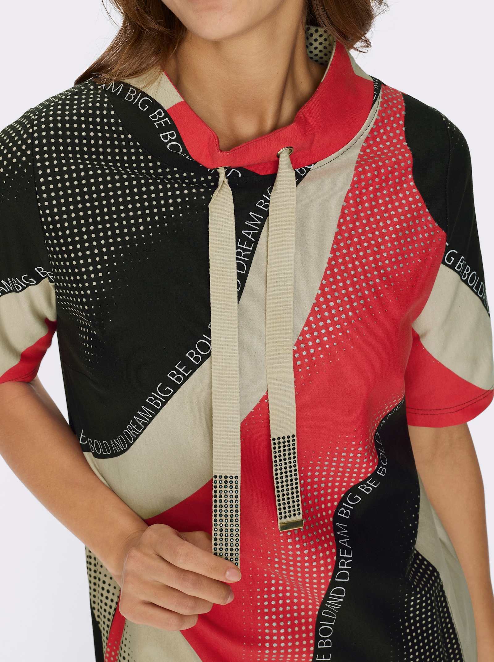 Sweatkleid mit seitlichen Taschen - erdbeere-schwarz-bedruckt