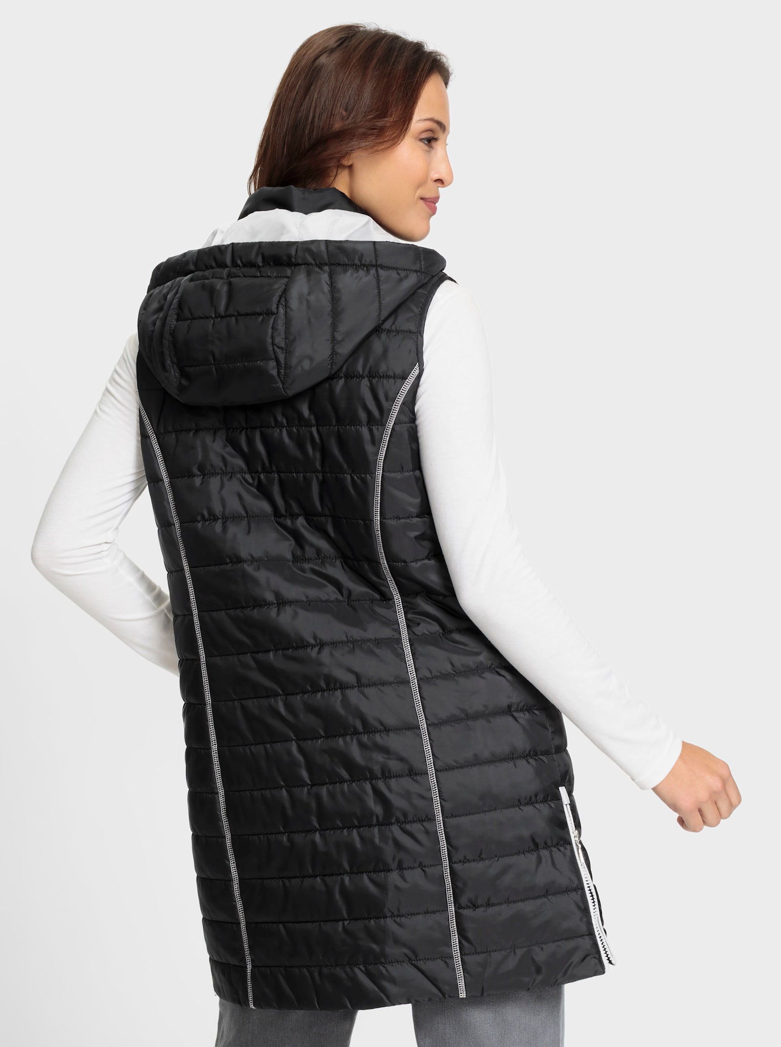 Dlouhá vesta s odnímatelnou kapucí - černá