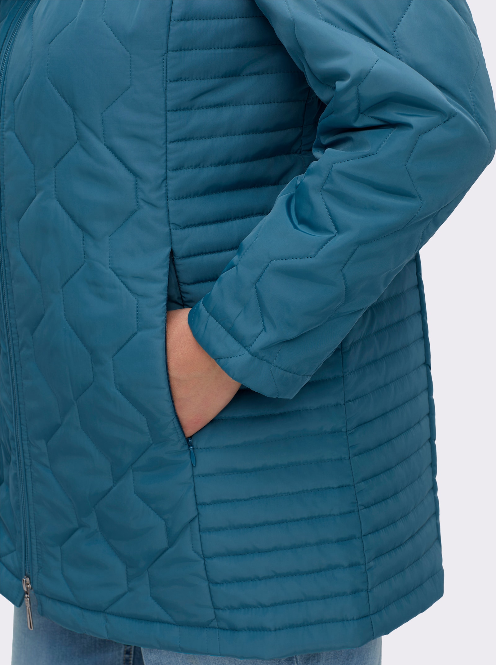 sheego Steppjacke mit Wellen- und Quersteppung - topas