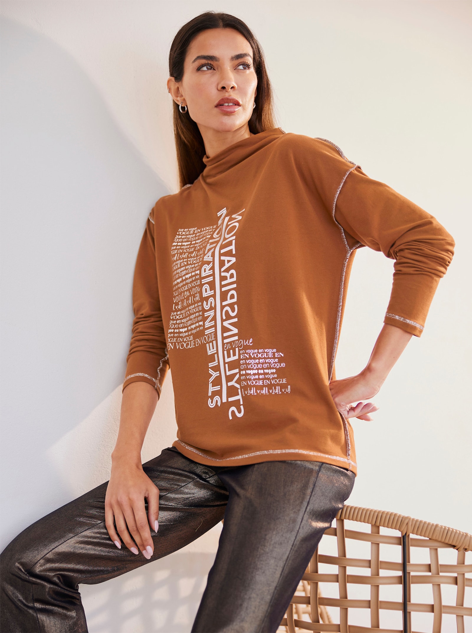 heine Langarmshirt mit Glanz-Details - cognac-bedruckt