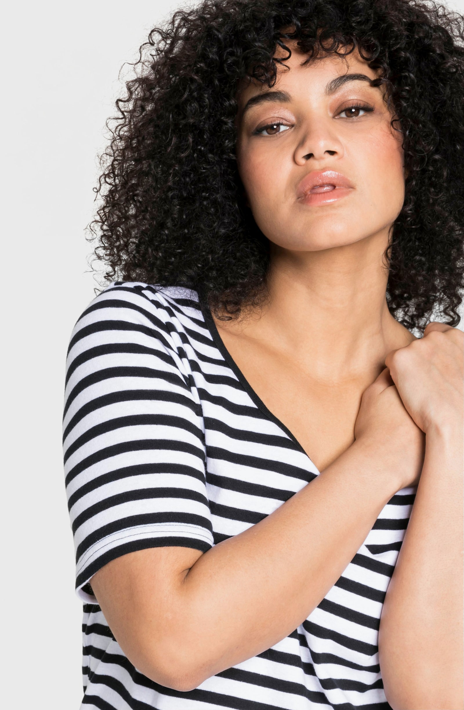 sheego Streifenshirt mit Rundhalsausschnitt - schwarz-weiß