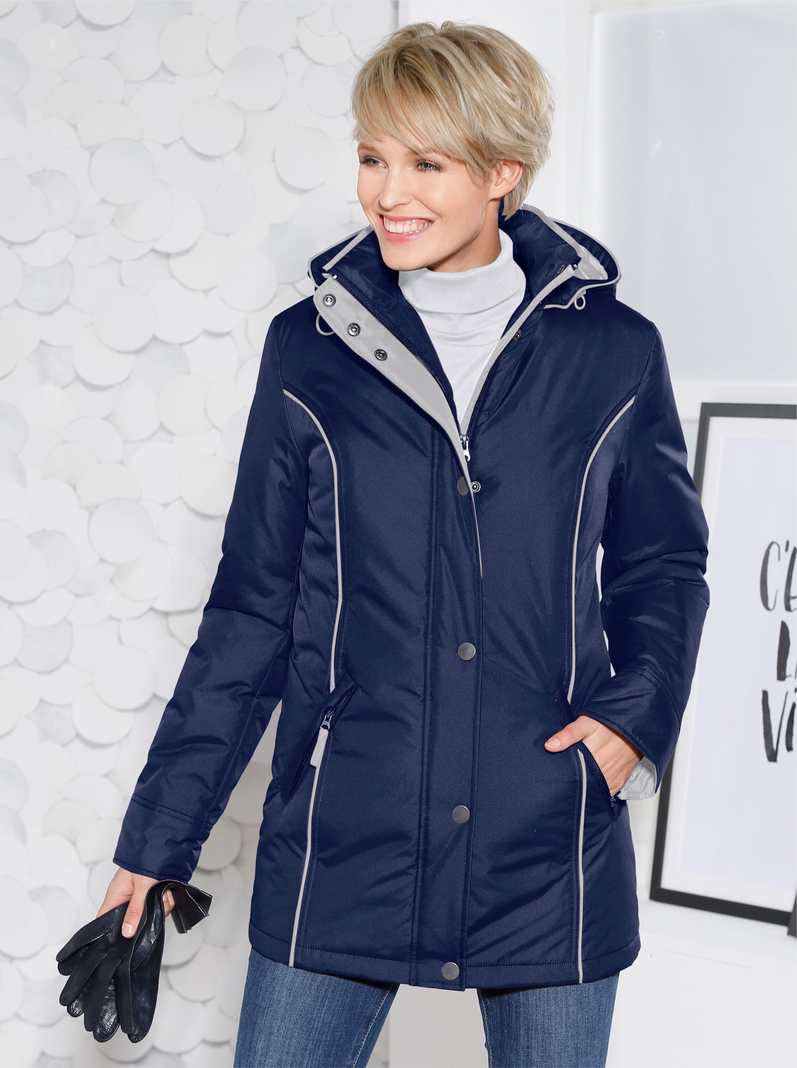 Funktionsjacke mit weitenregulierbarem Saum - marine