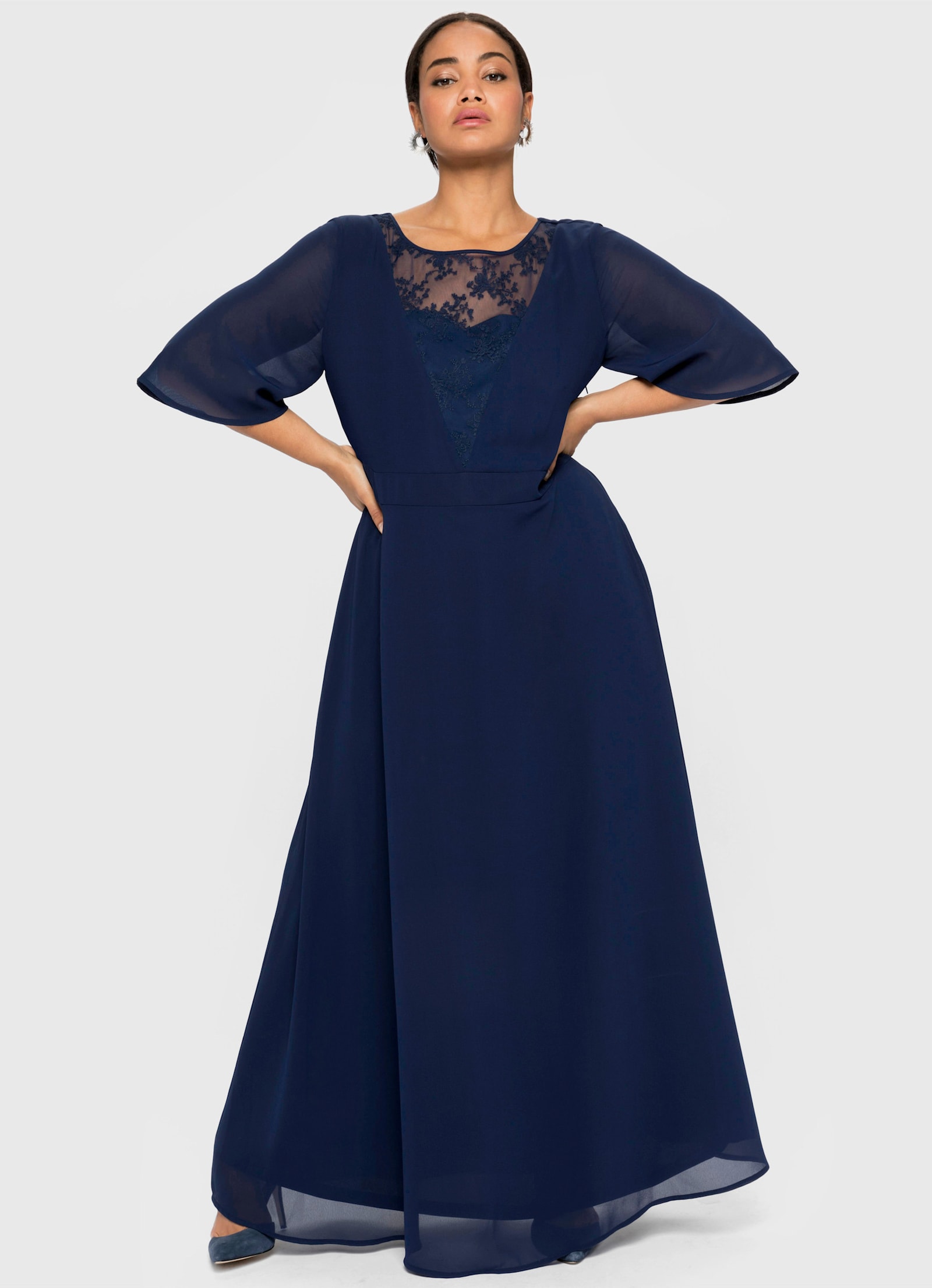 sheego Abendkleid aus Chiffon, mit Spitzen-Einsatz - marine