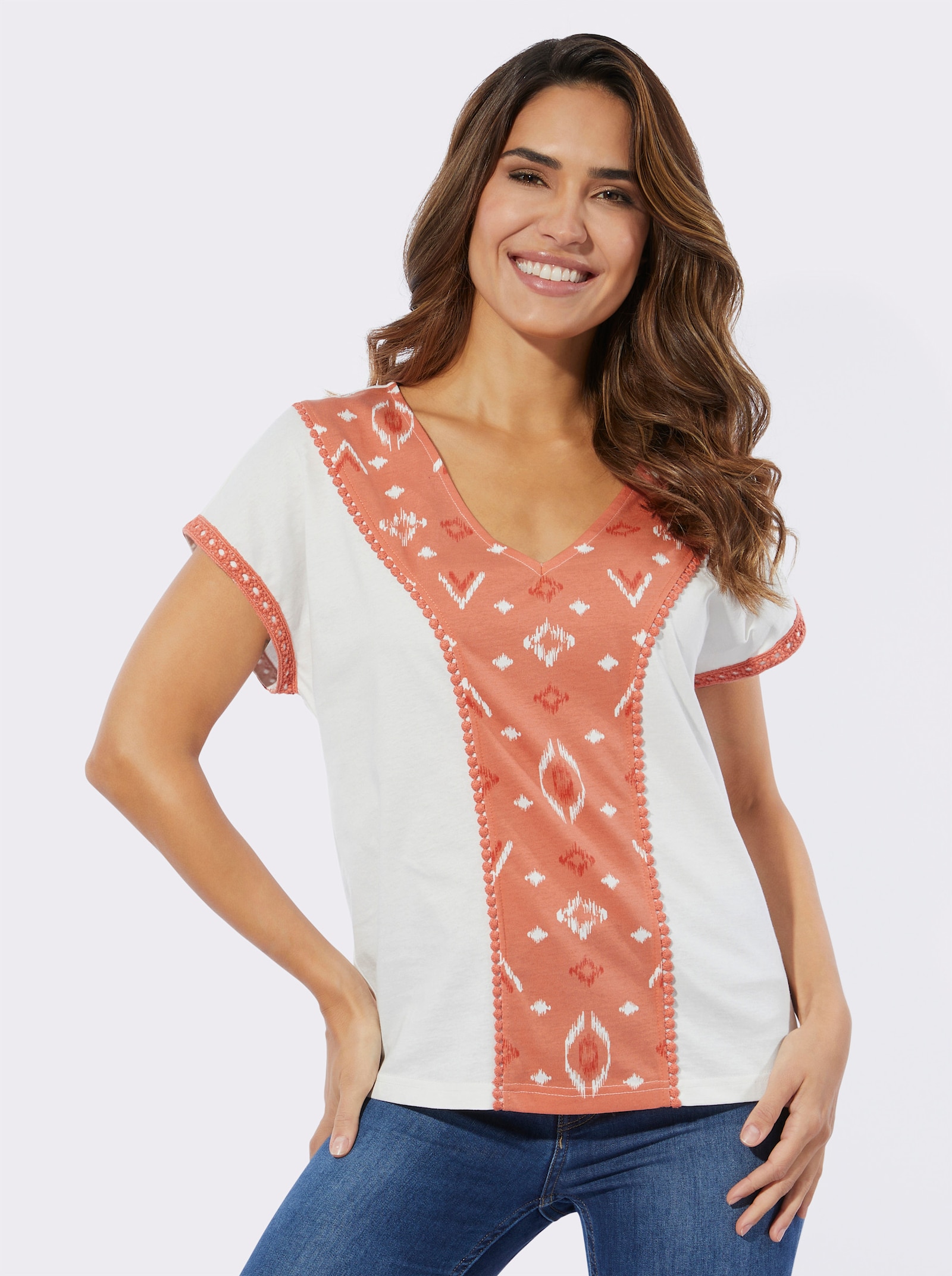 V-Shirt mit Häkelborte - ecru-papaya-bedruckt