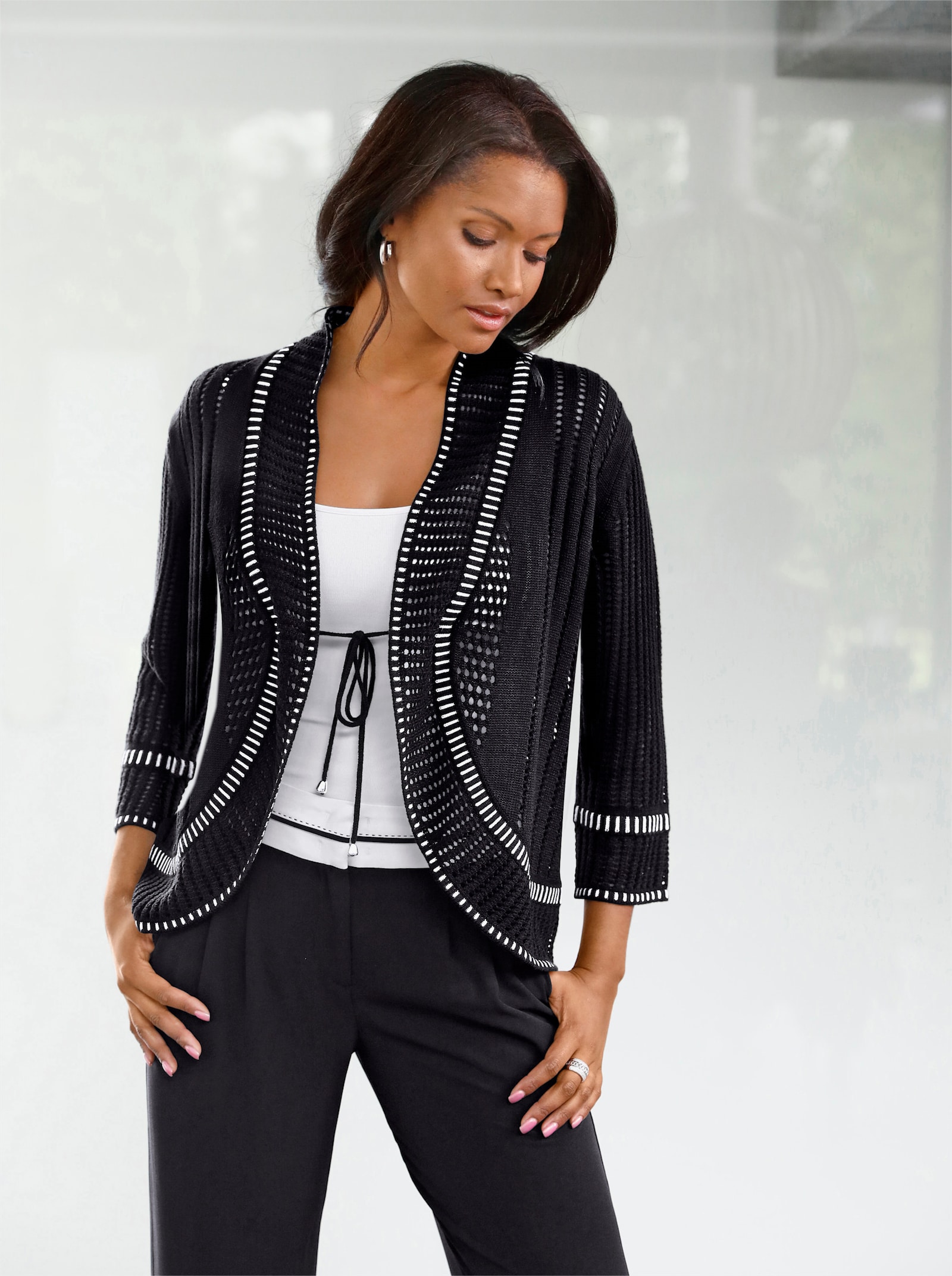 Ajourstrickjacke mit Bindeband - schwarz