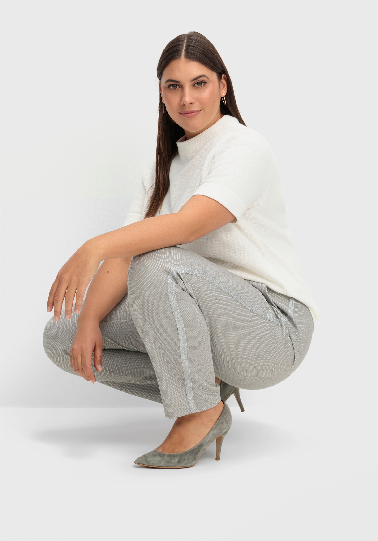 Schlupfhose mit silberfarbenen Galonstreifen - steingrau-gemustert