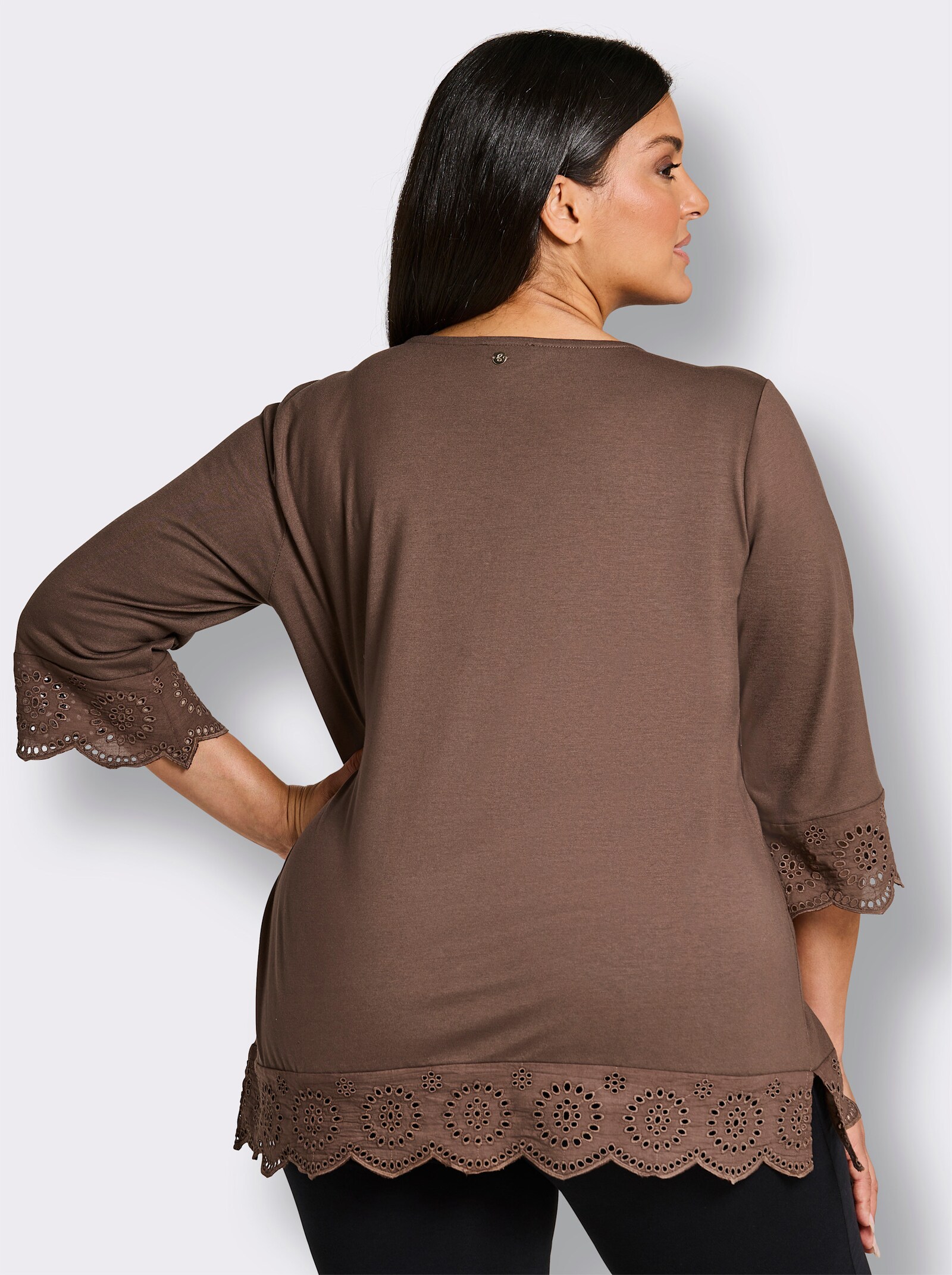 sheego V-Shirt mit Lochstickerei-Volants - schoko-champagner