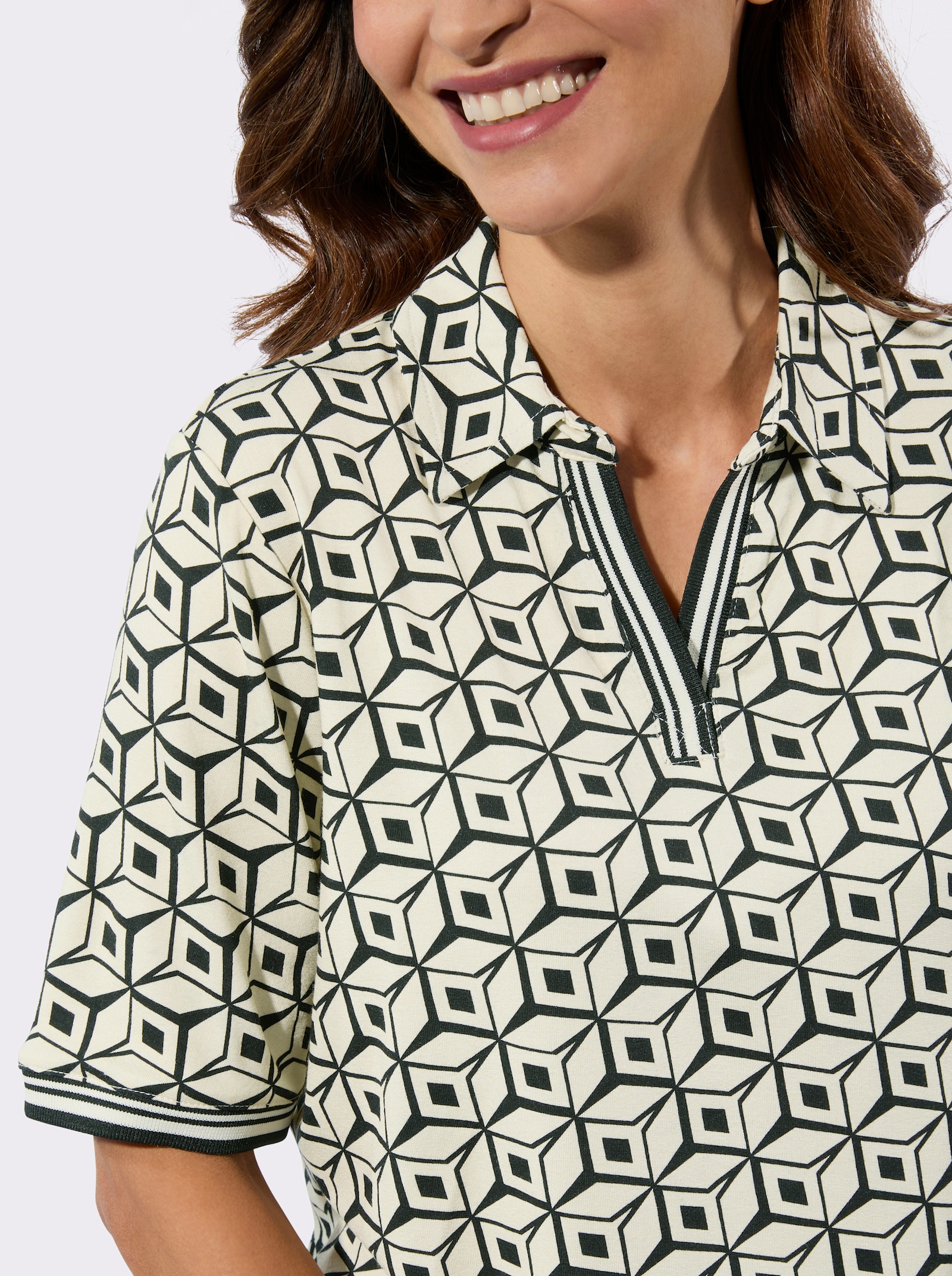 Poloshirt im Grafikmuster - champagner-schwarz-bedruckt