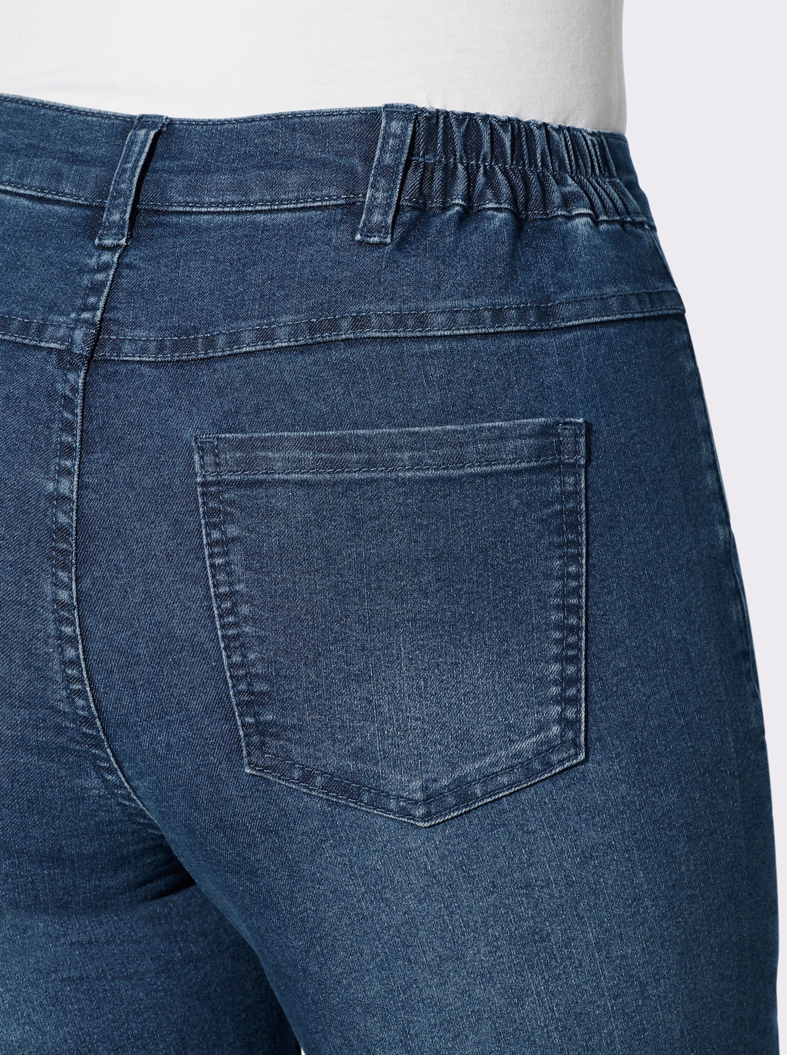 Stretch-Jeans mit ton-in-ton-farbener Stickerei - blue-stone-washed