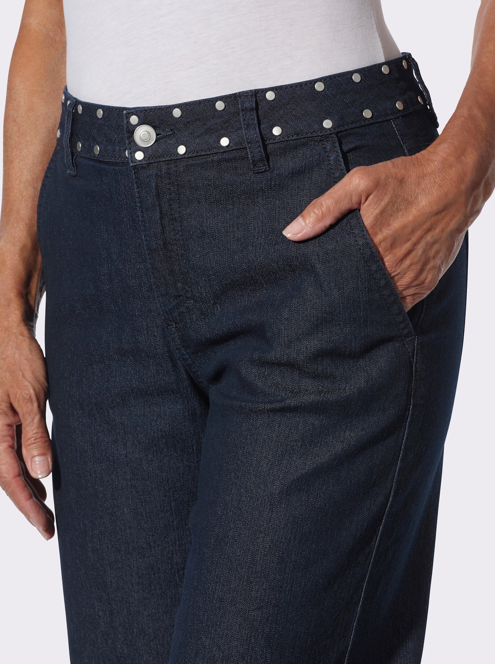 Jeans mit Ziernieten - dark blue