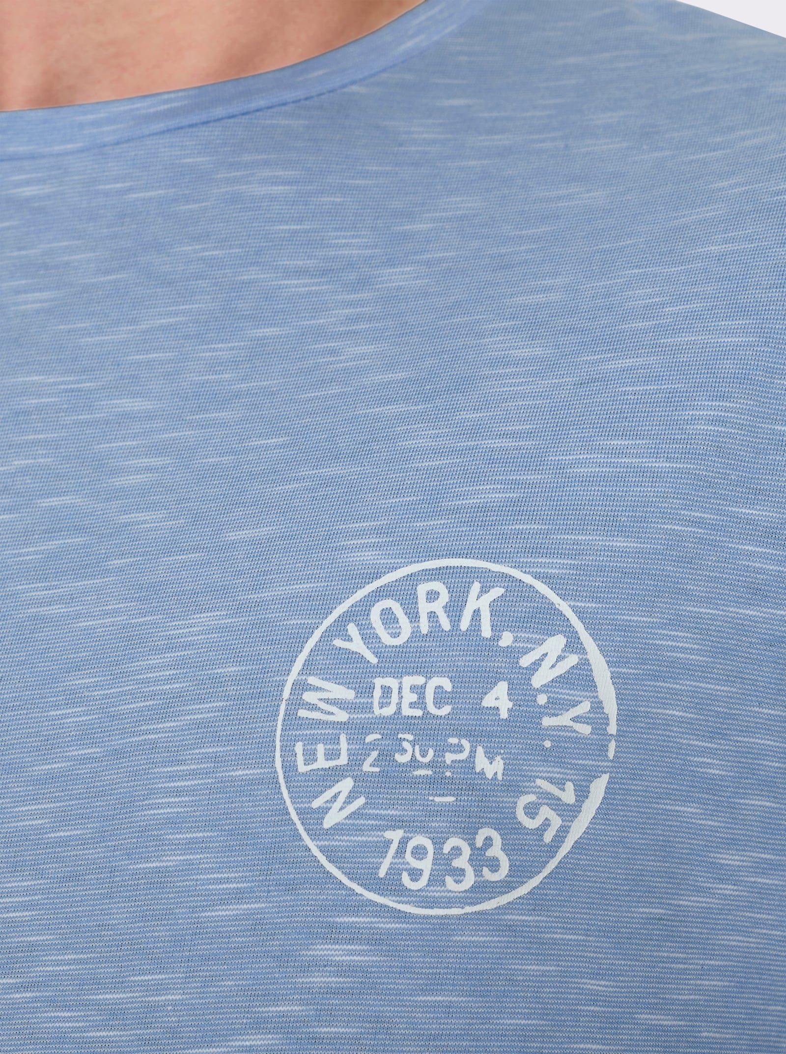 Kurzarmshirt mit garngefärbtem Muster - himmelblau