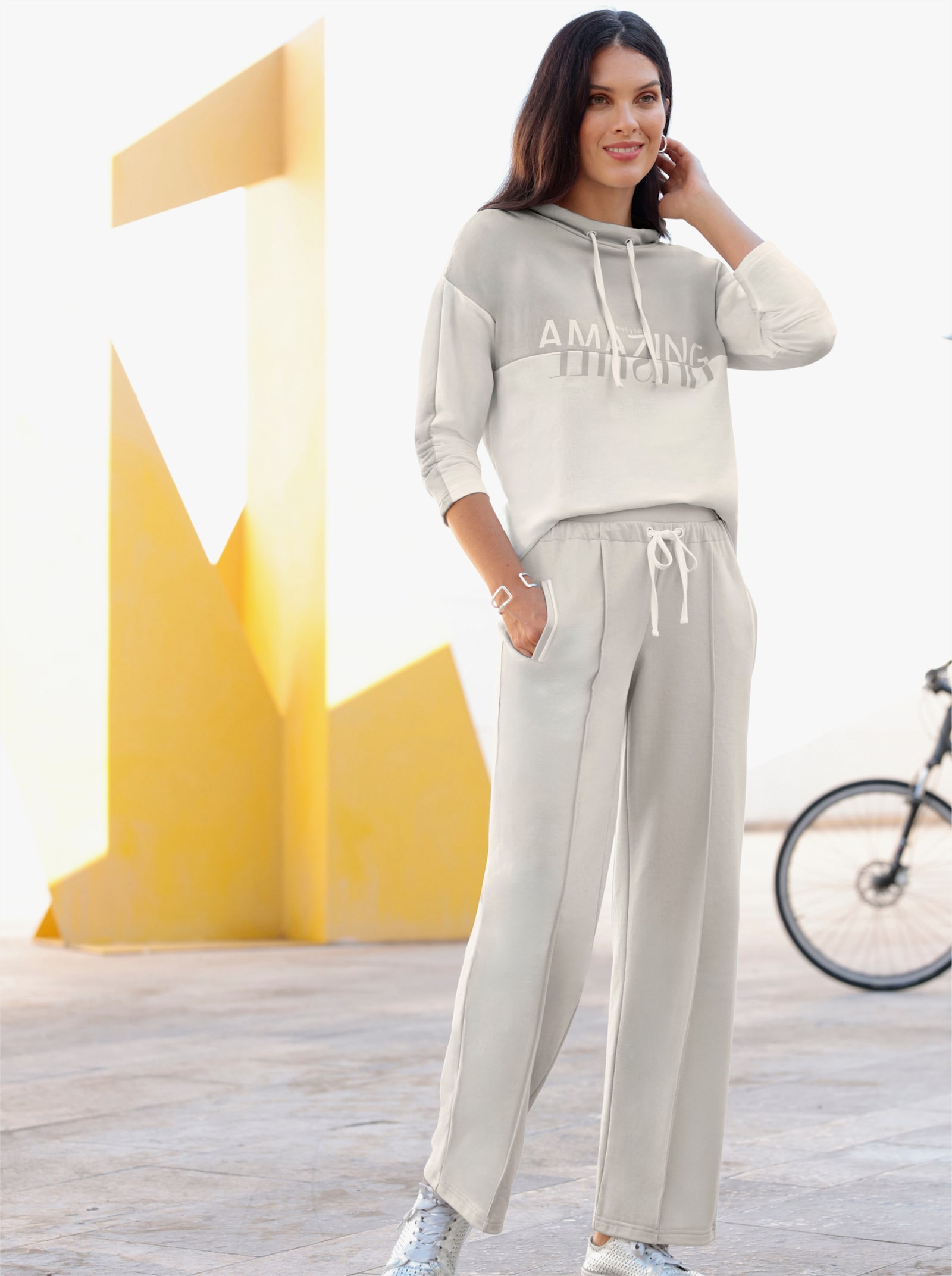 Sweatshirt mit Schriftzug im Vorderteil - ecru-hellgrau-gemustert