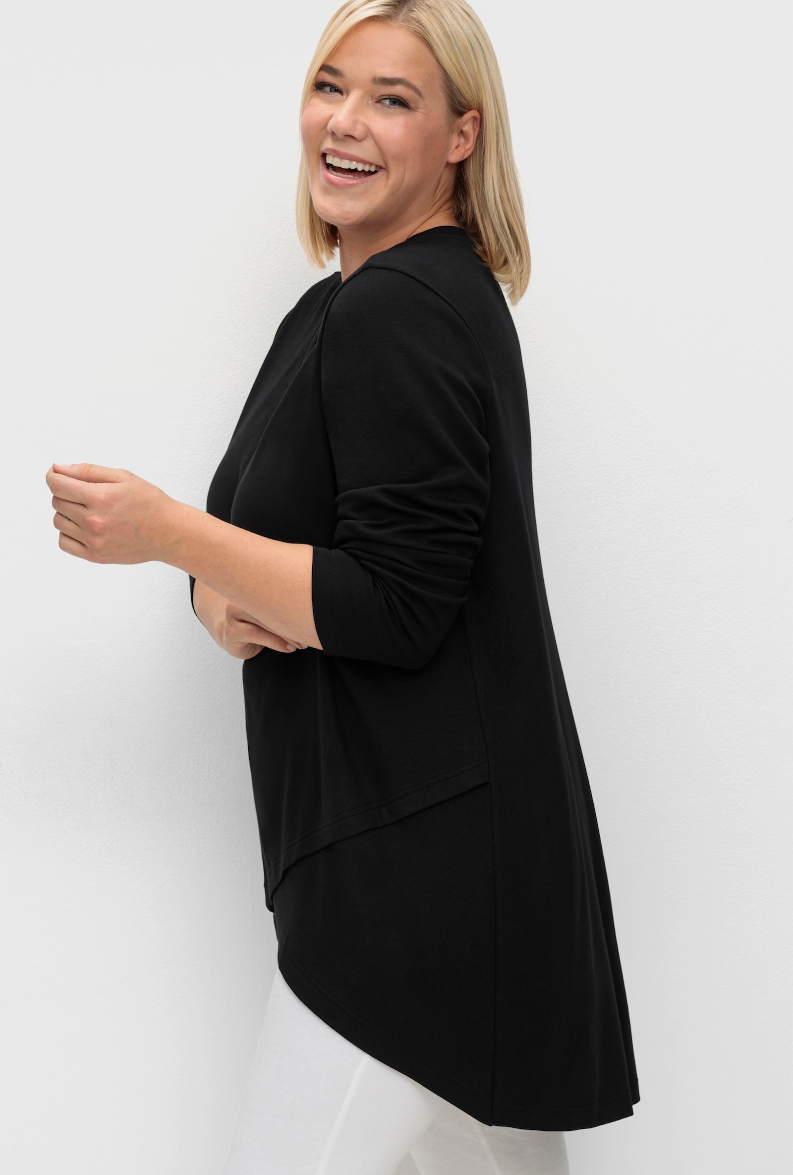 sheego Shirt met lange mouwen in wikkellook - zwart