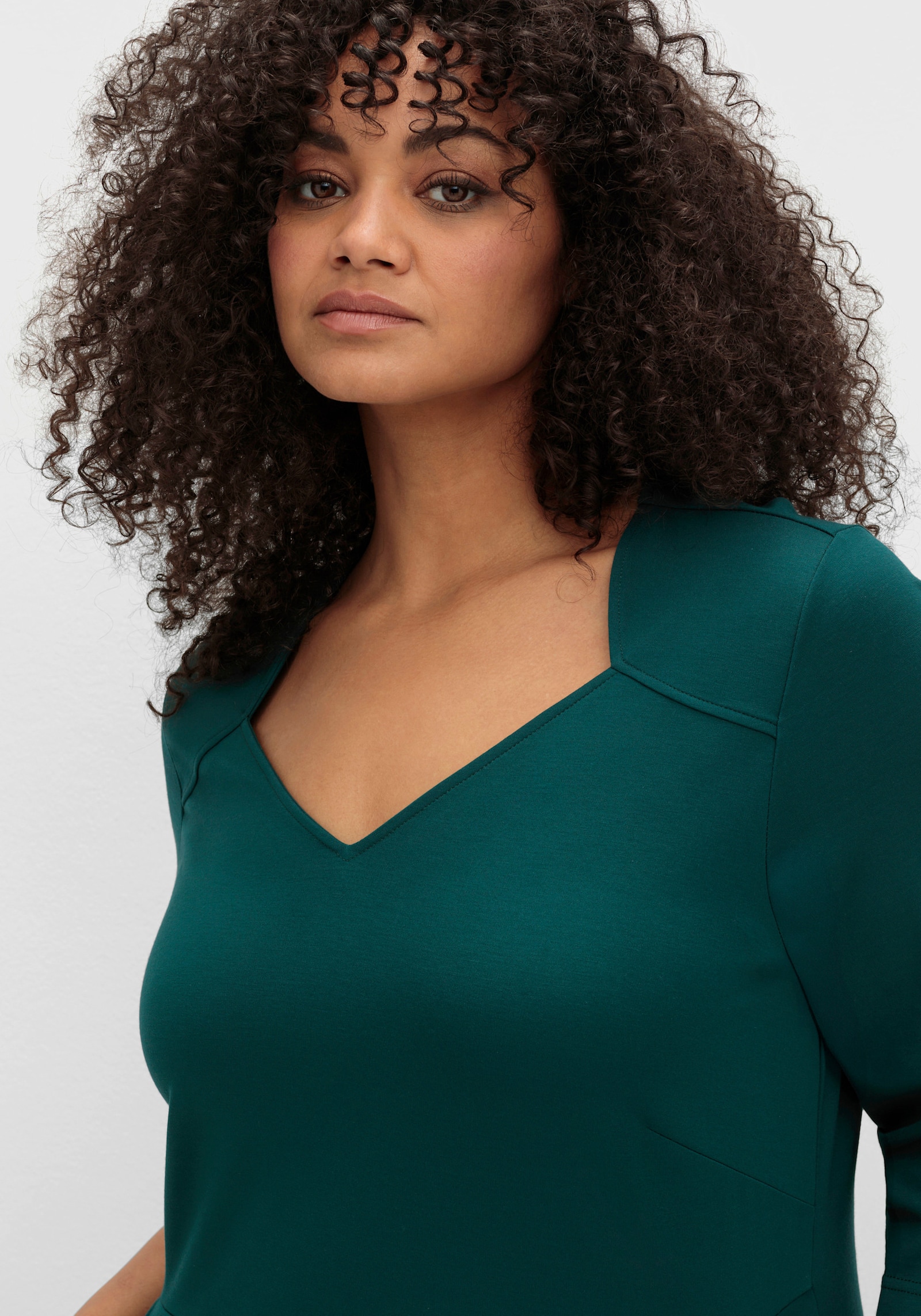 sheego Robe fourreau en qualité Punto di Roma - bleu pétrole