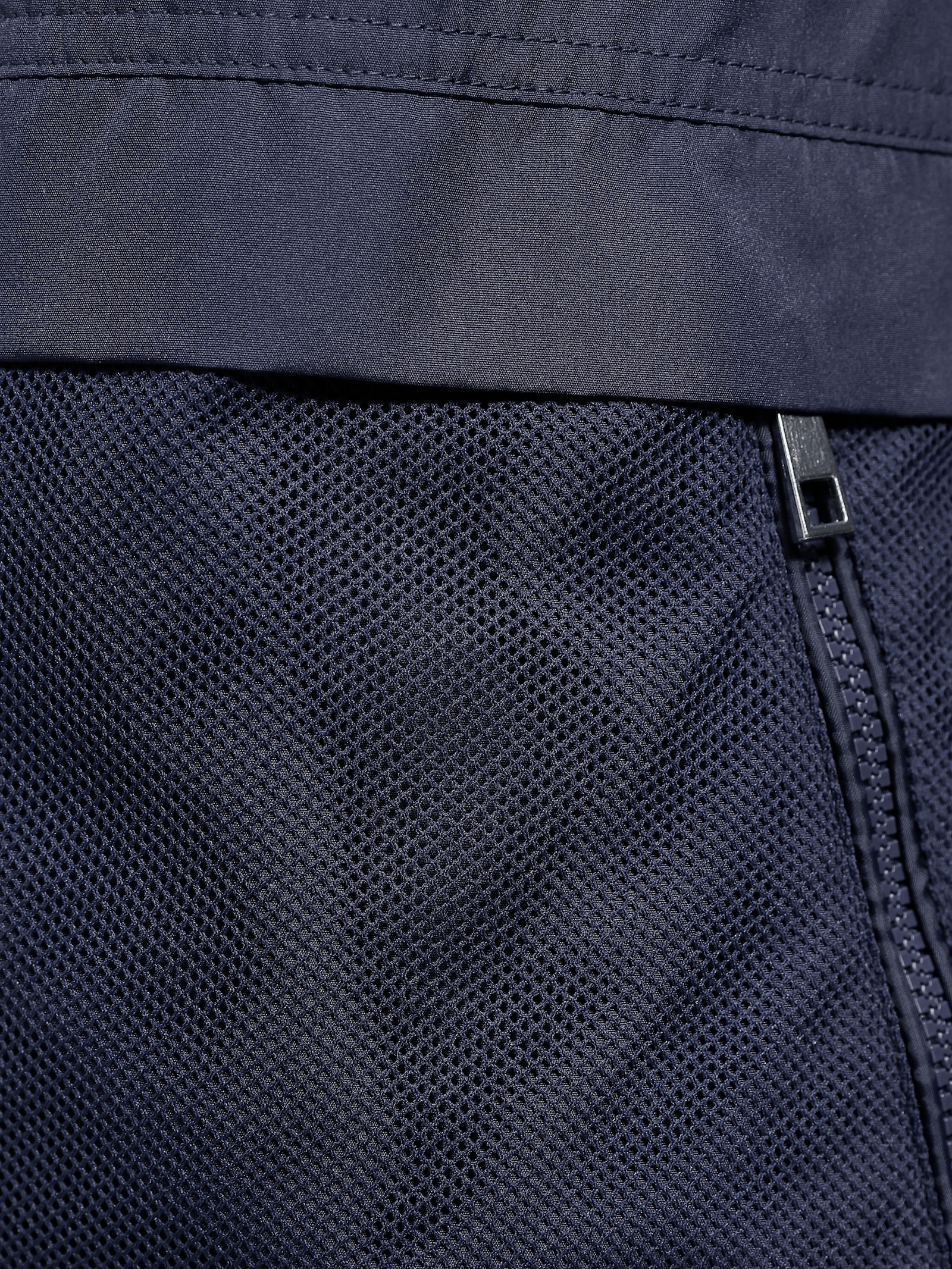 Übergangsjacke mit Mesh-Einsatz - marine