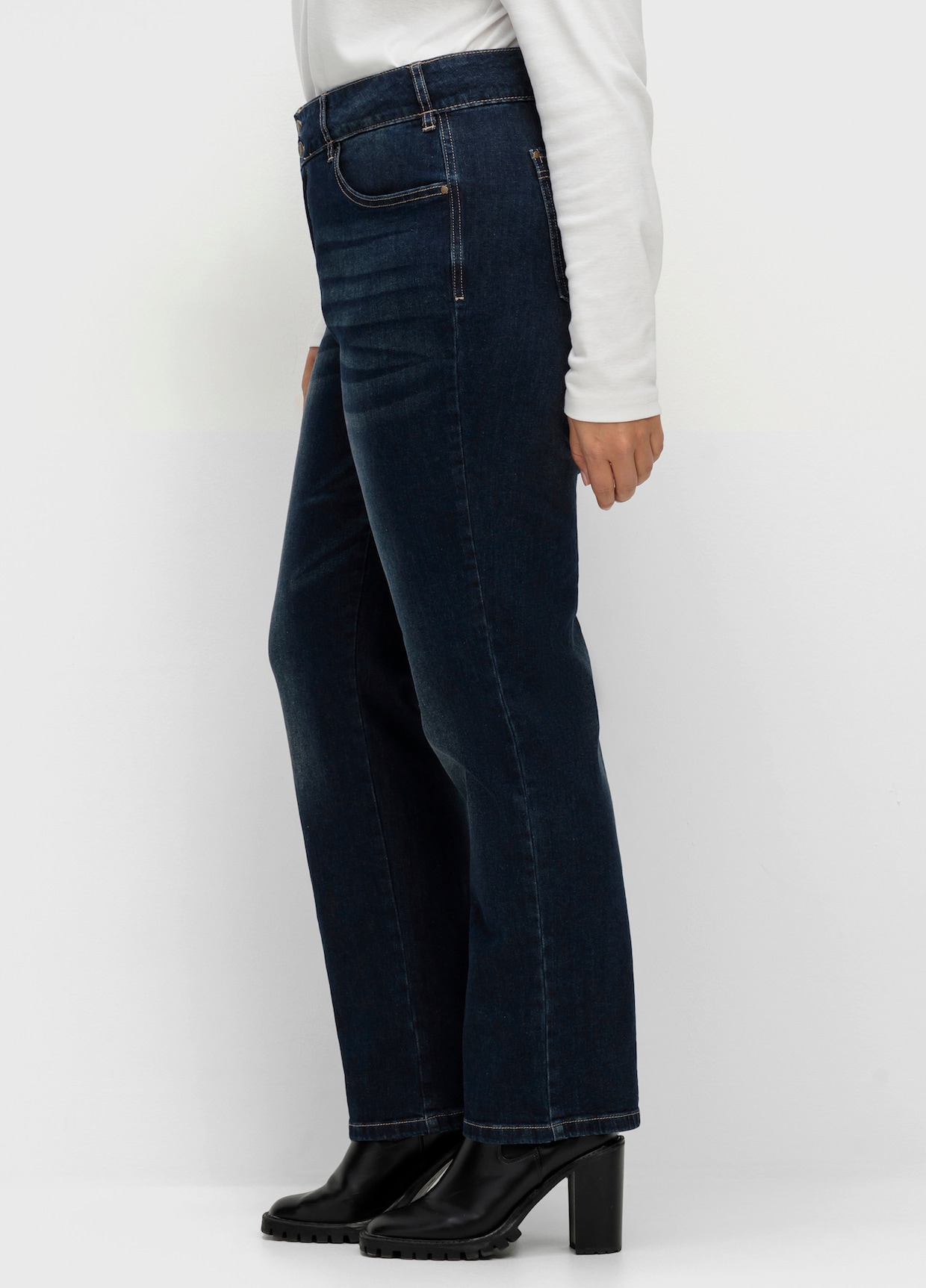 Jeans mit Nieten an den Taschen - dark blue