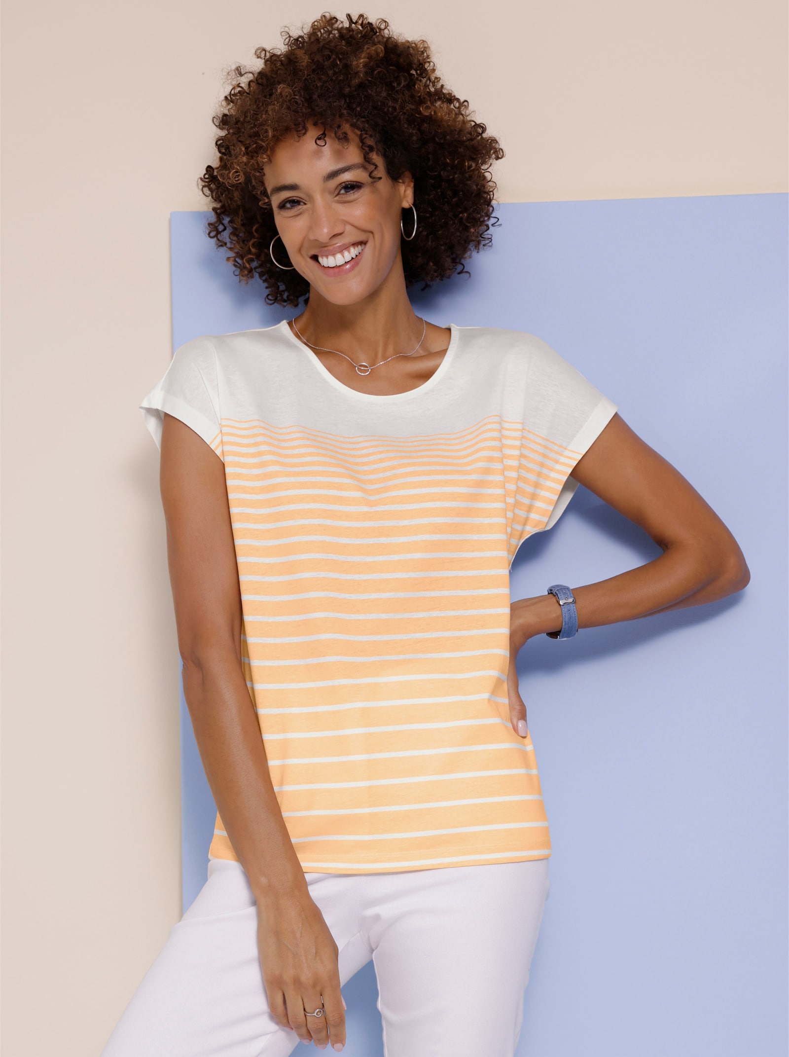 Rundhalsshirt mit Ringelmuster - ecru-apricot-bedruckt