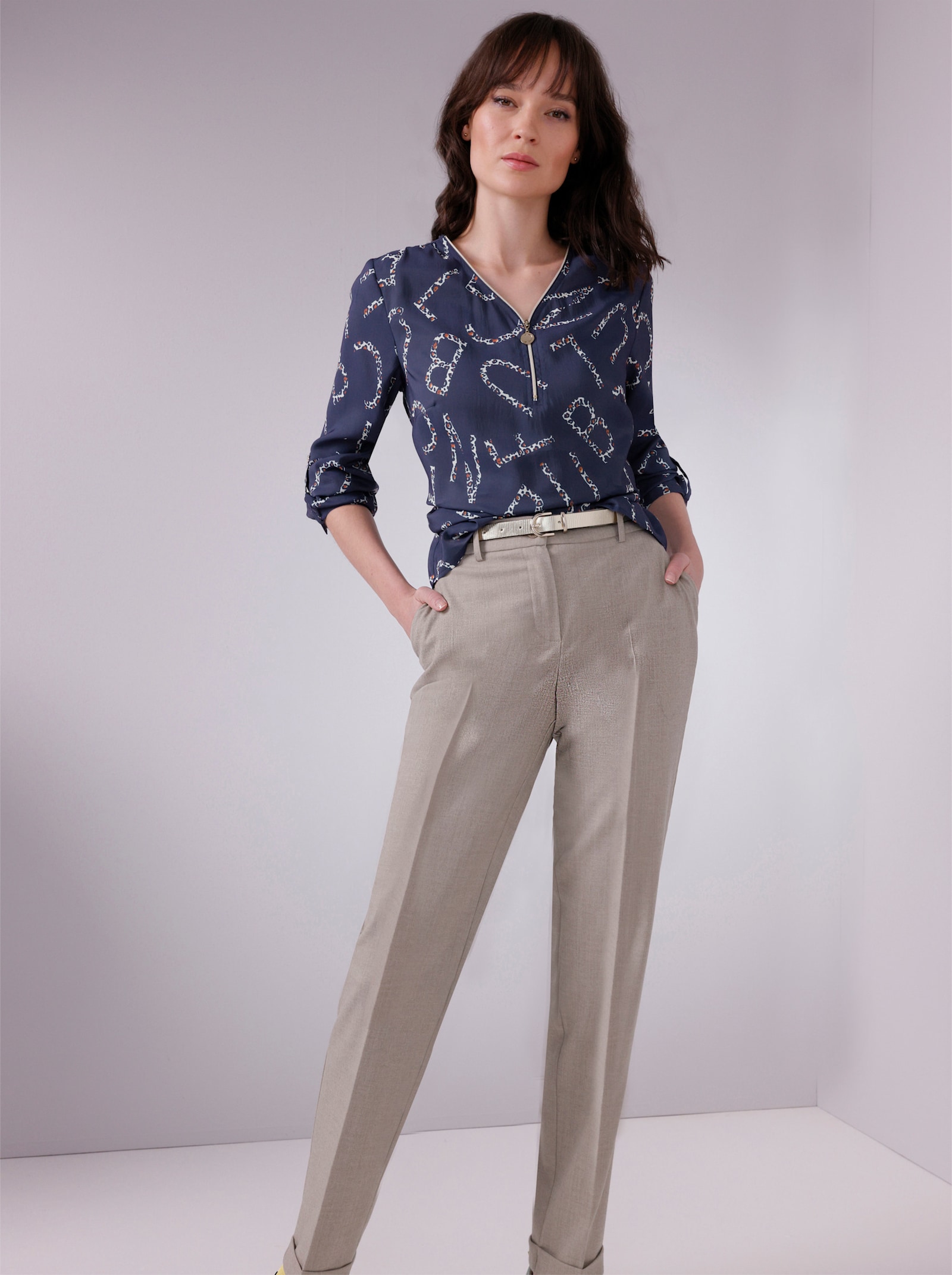 CREATION L PREMIUM Druckbluse mit Lettering- und Leo-Dessin - marine-sand-bedruckt