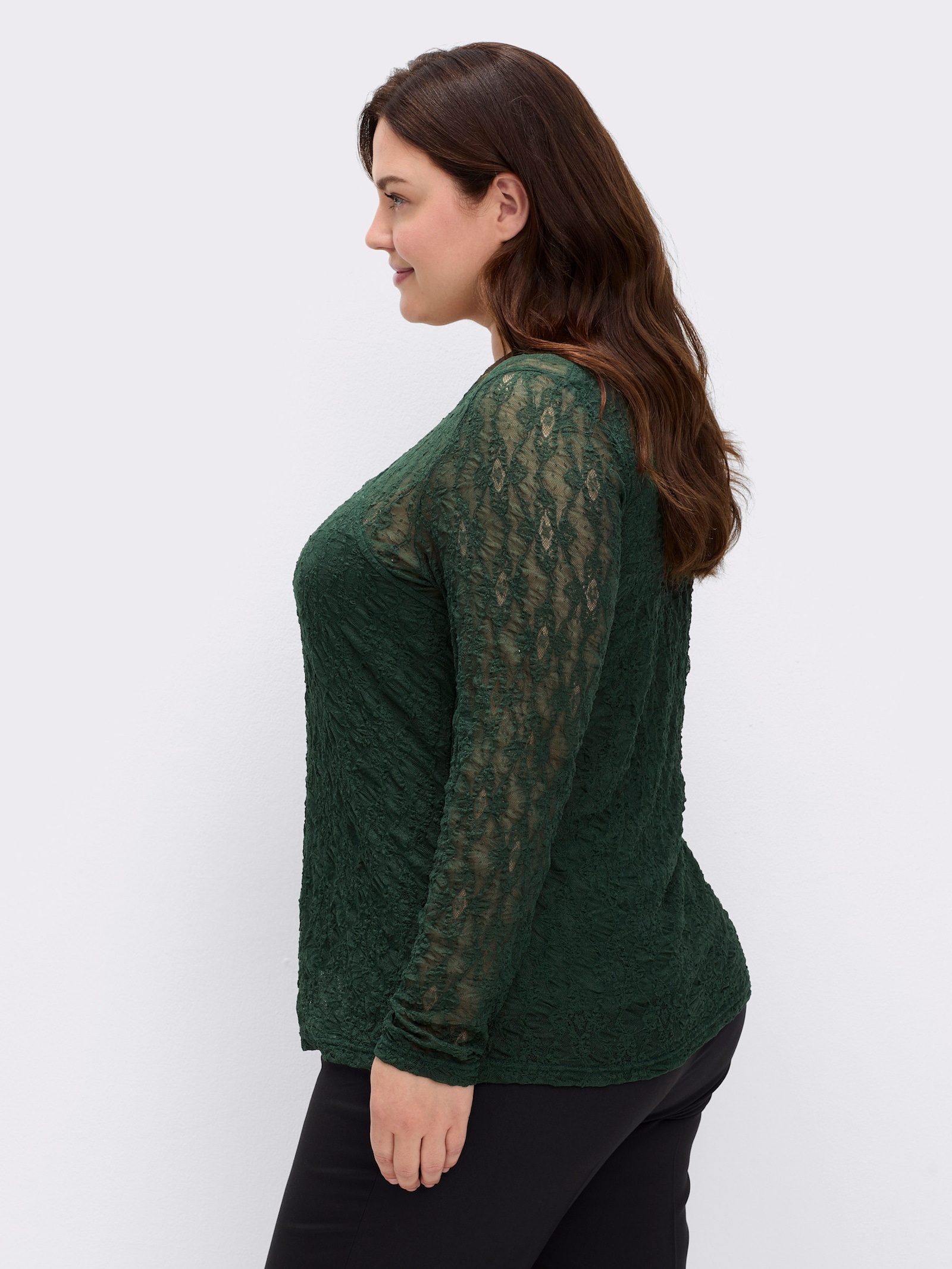 sheego by Joe Browns Spitzenshirt mit Cut-out vorn - moos