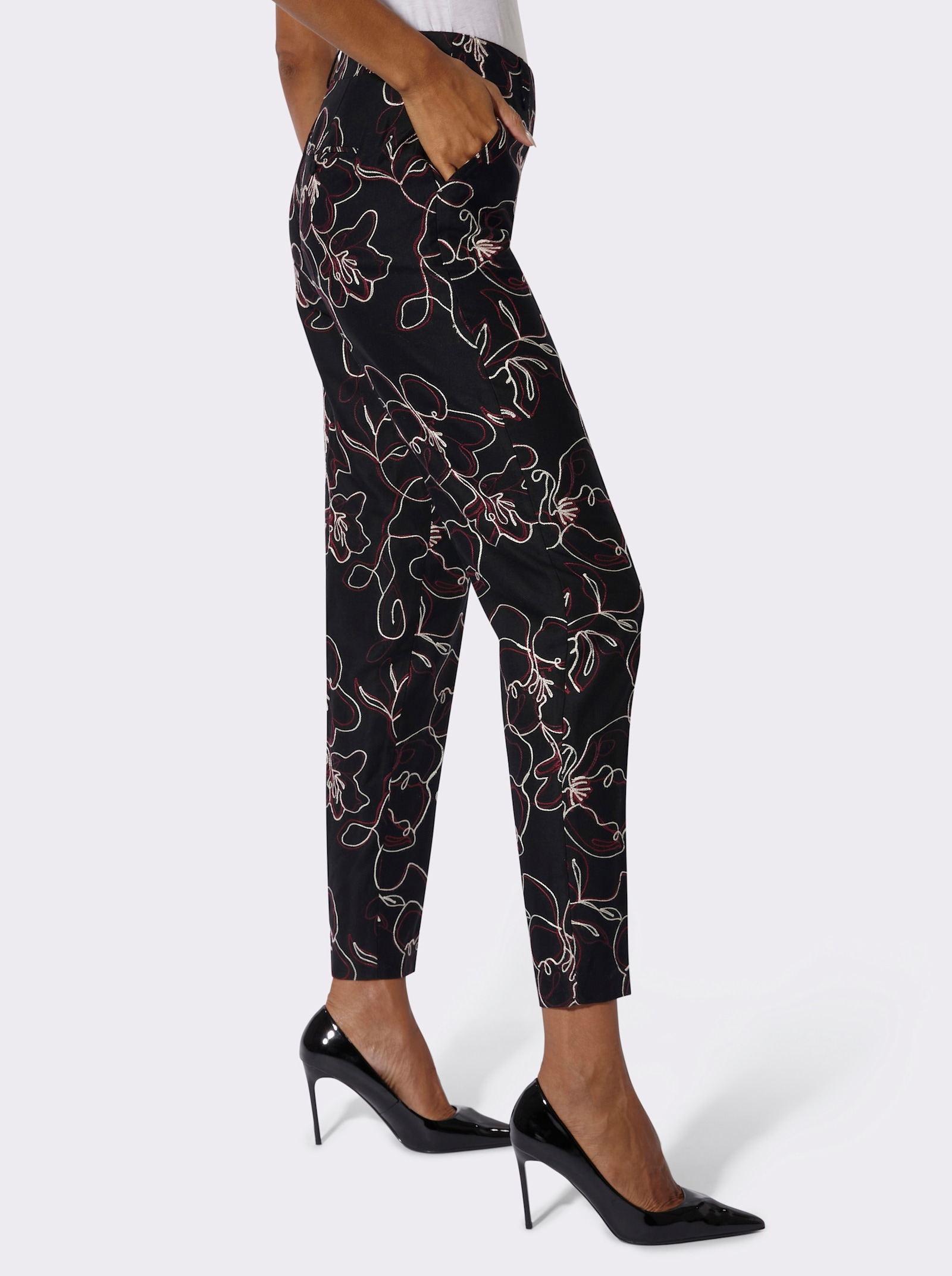 Hose mit aufwendiger Stickerei - schwarz-burgund-gemustert