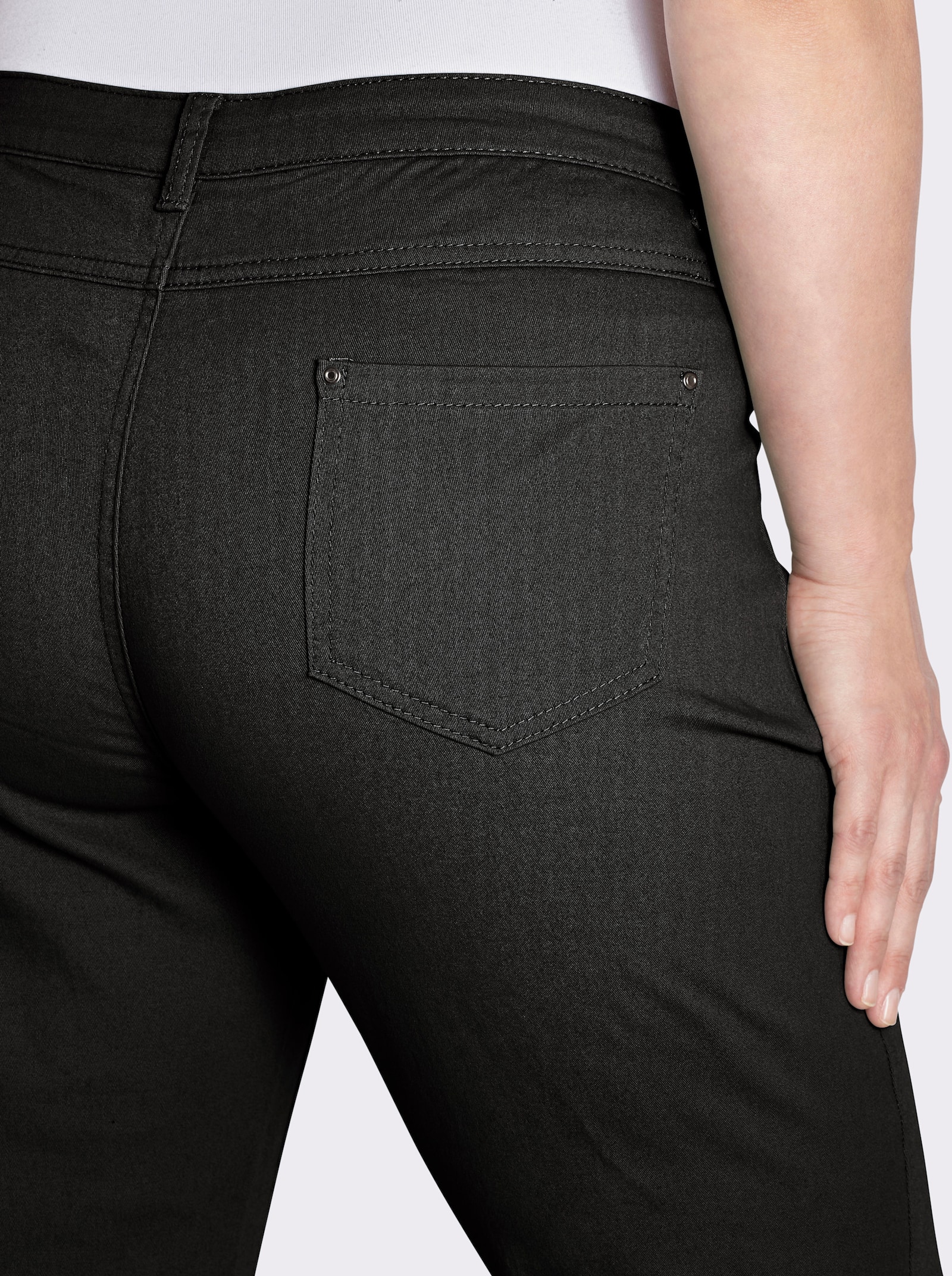 Jeans mit Knopfleiste statt Reißverschluss - schwarz