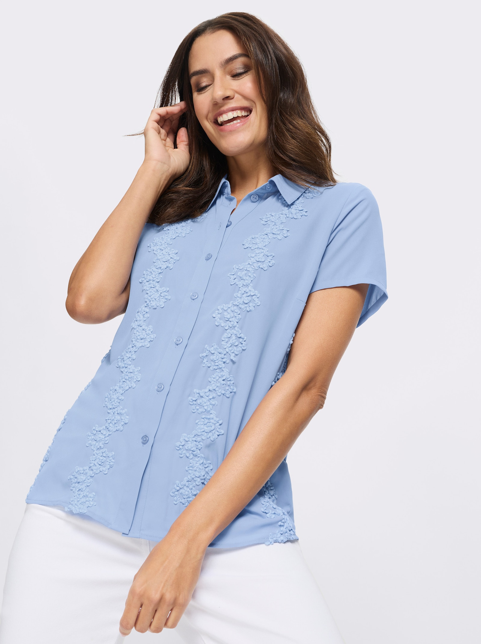 Kurzarm-Bluse mit Blüten-Stickerei - bleu