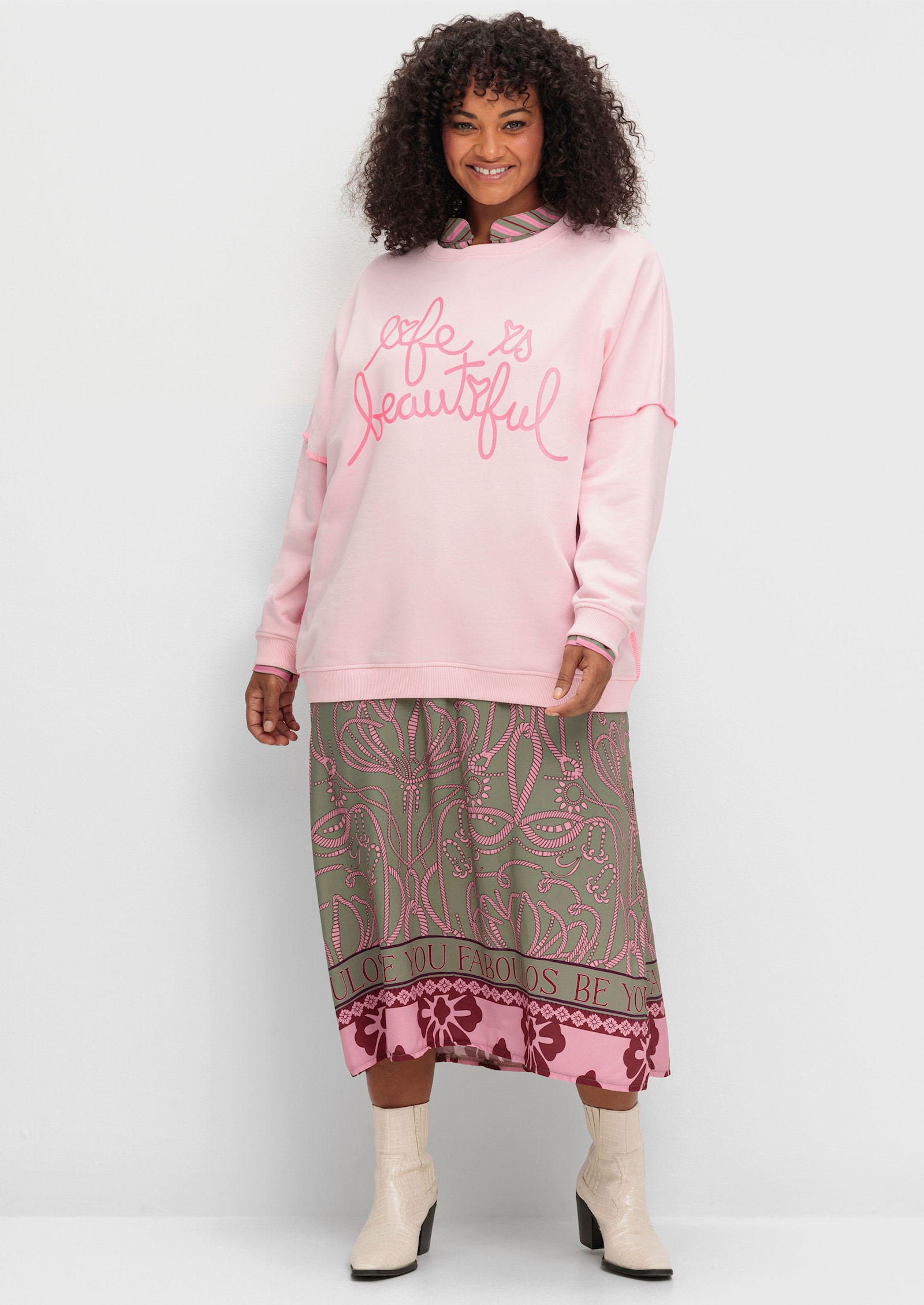 sheego loves miss goodlife Sweatshirt mit Frontprint und Rundhalsausschnitt - pastellflieder-bedruckt