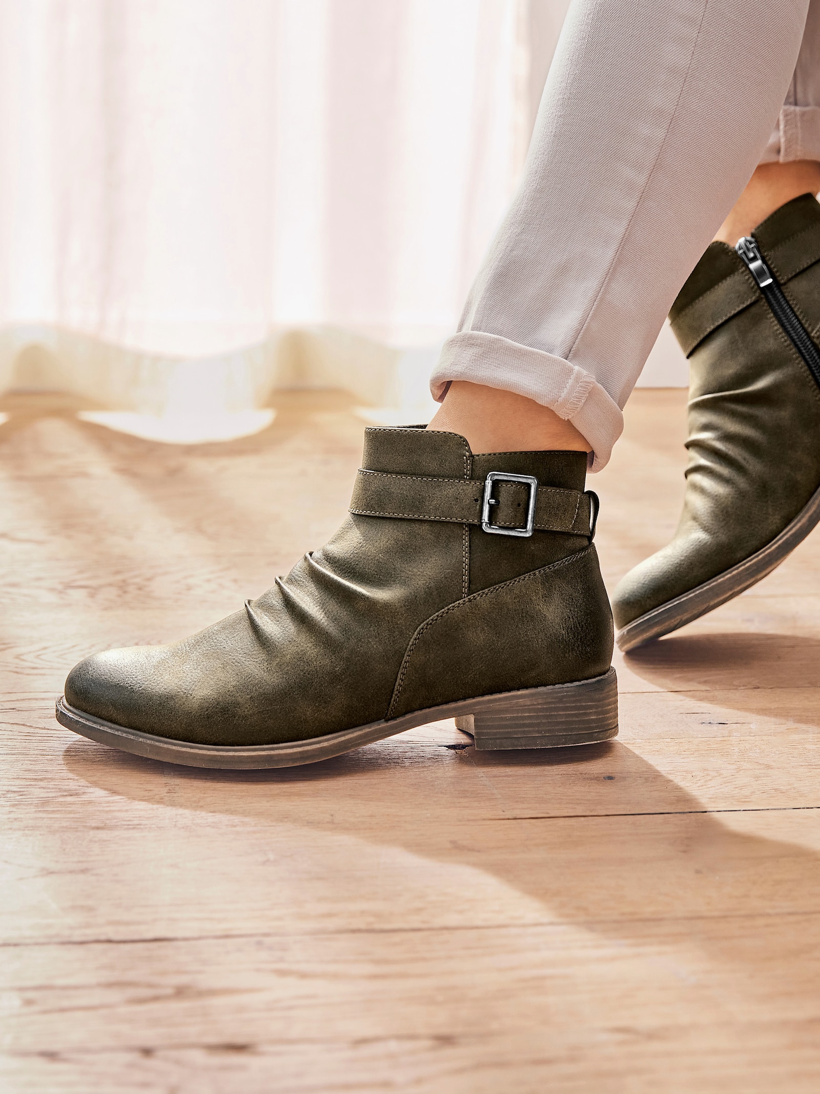 Andrea Conti Stiefelette in Leder-Optik - oliv