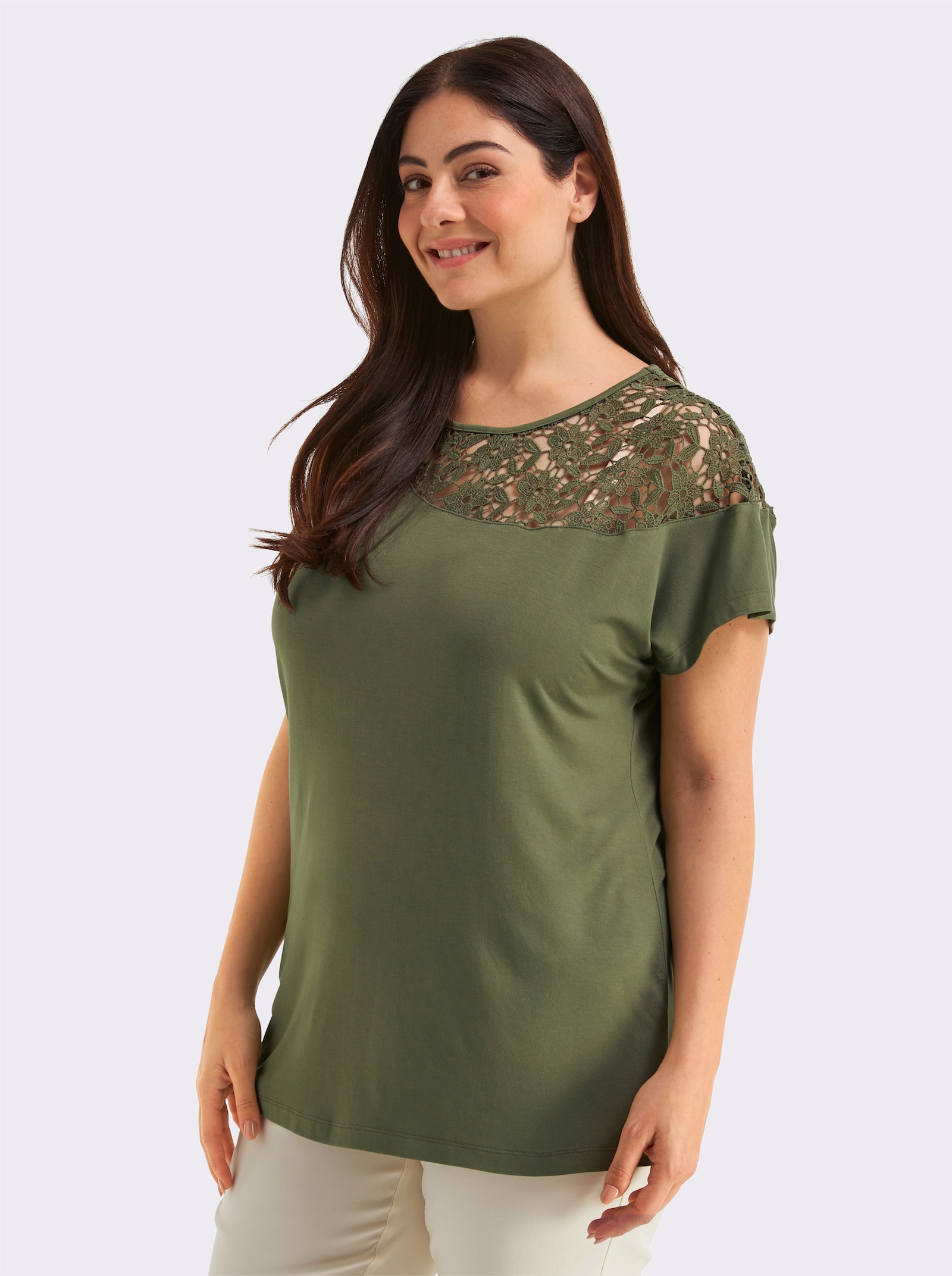 sheego Kurzarmshirt mit floraler Spitze - oliv