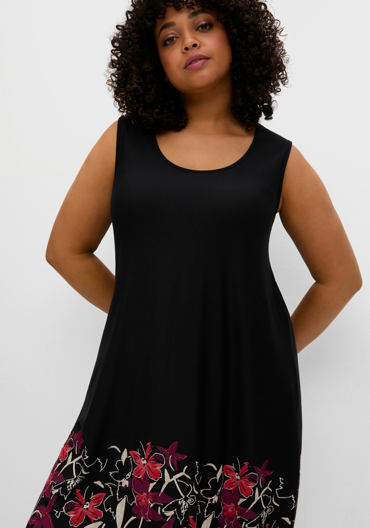 sheego Jersey jurk - zwart bedrukt