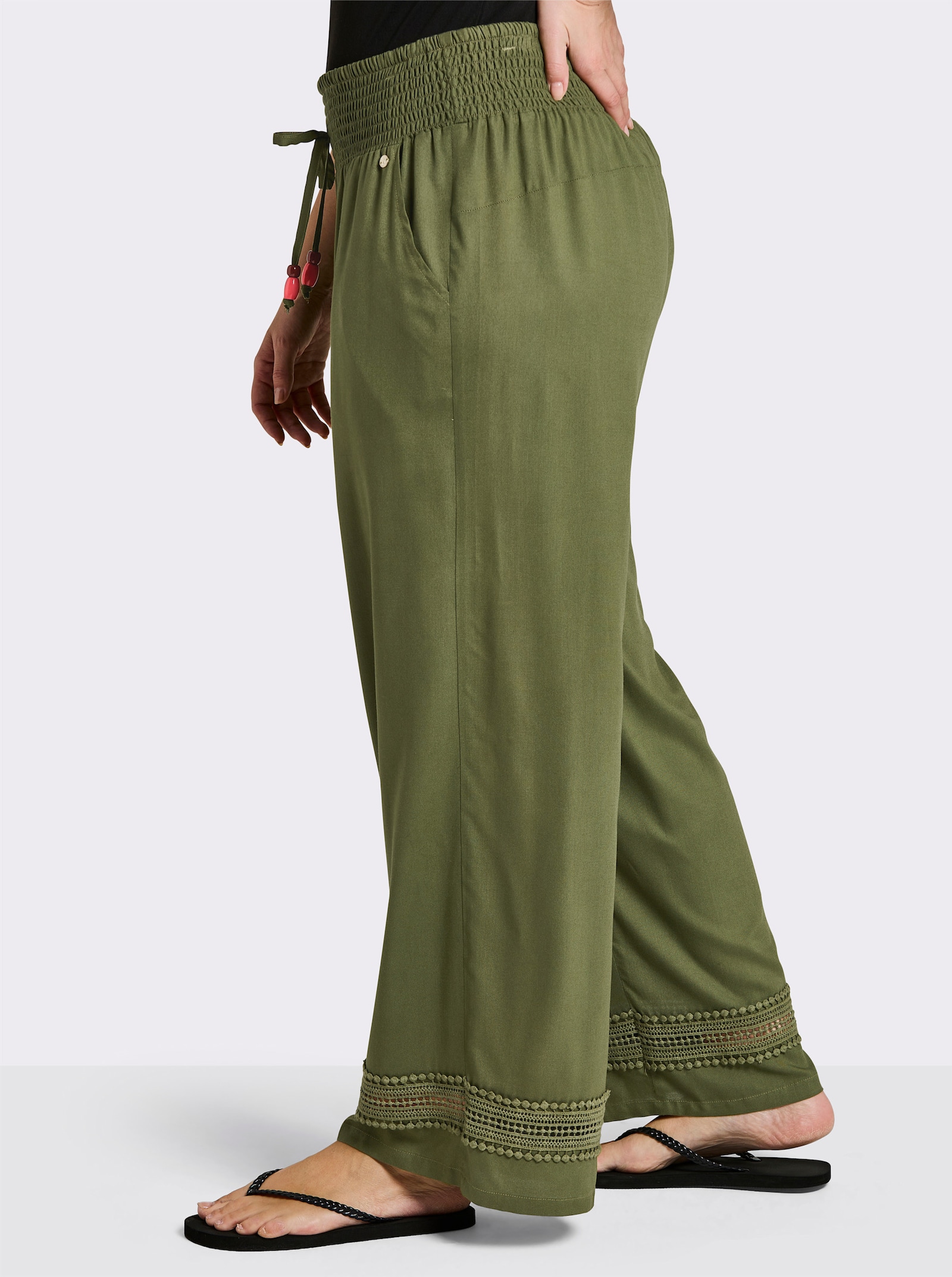 sheego Schlupfhose mit Spitze am Saum - oliv