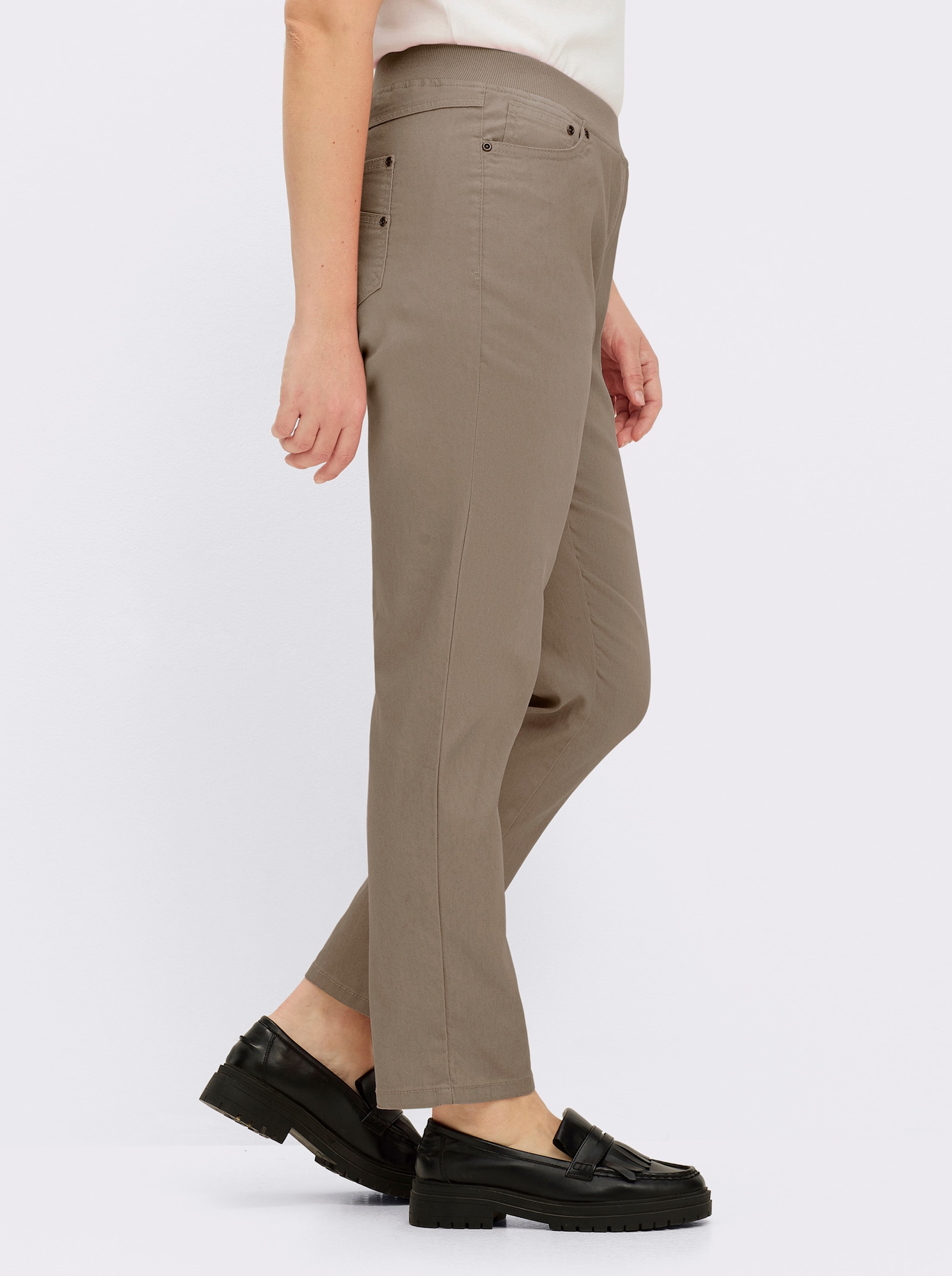 Schlupfjeans mit geripptem Strick-Dehnbund - sesam