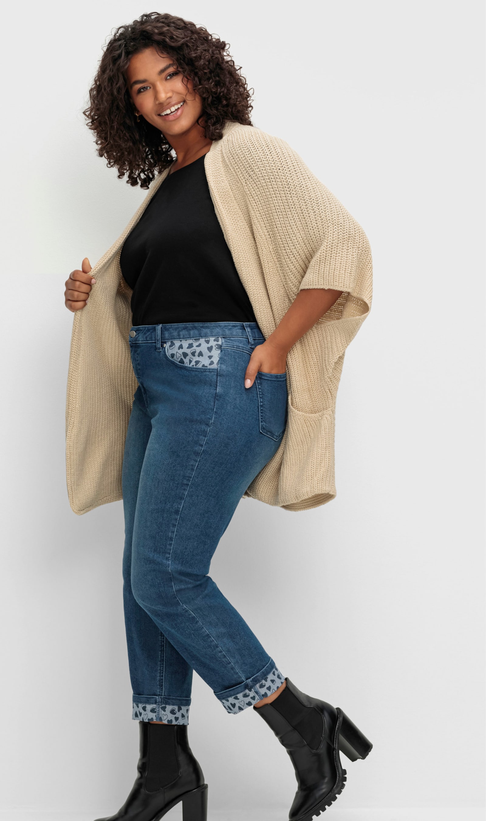 Jeans mit Beinumschlag im Herz-Dessin - blue-stone-washed