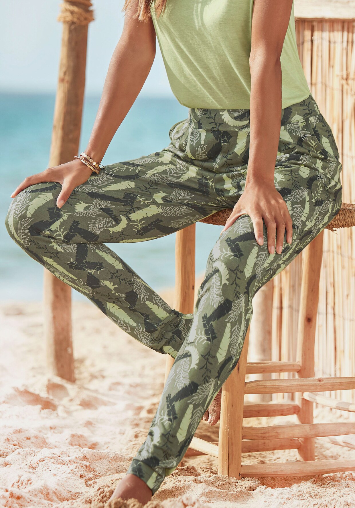 s.Oliver Jerseyhose - khaki bedruckt