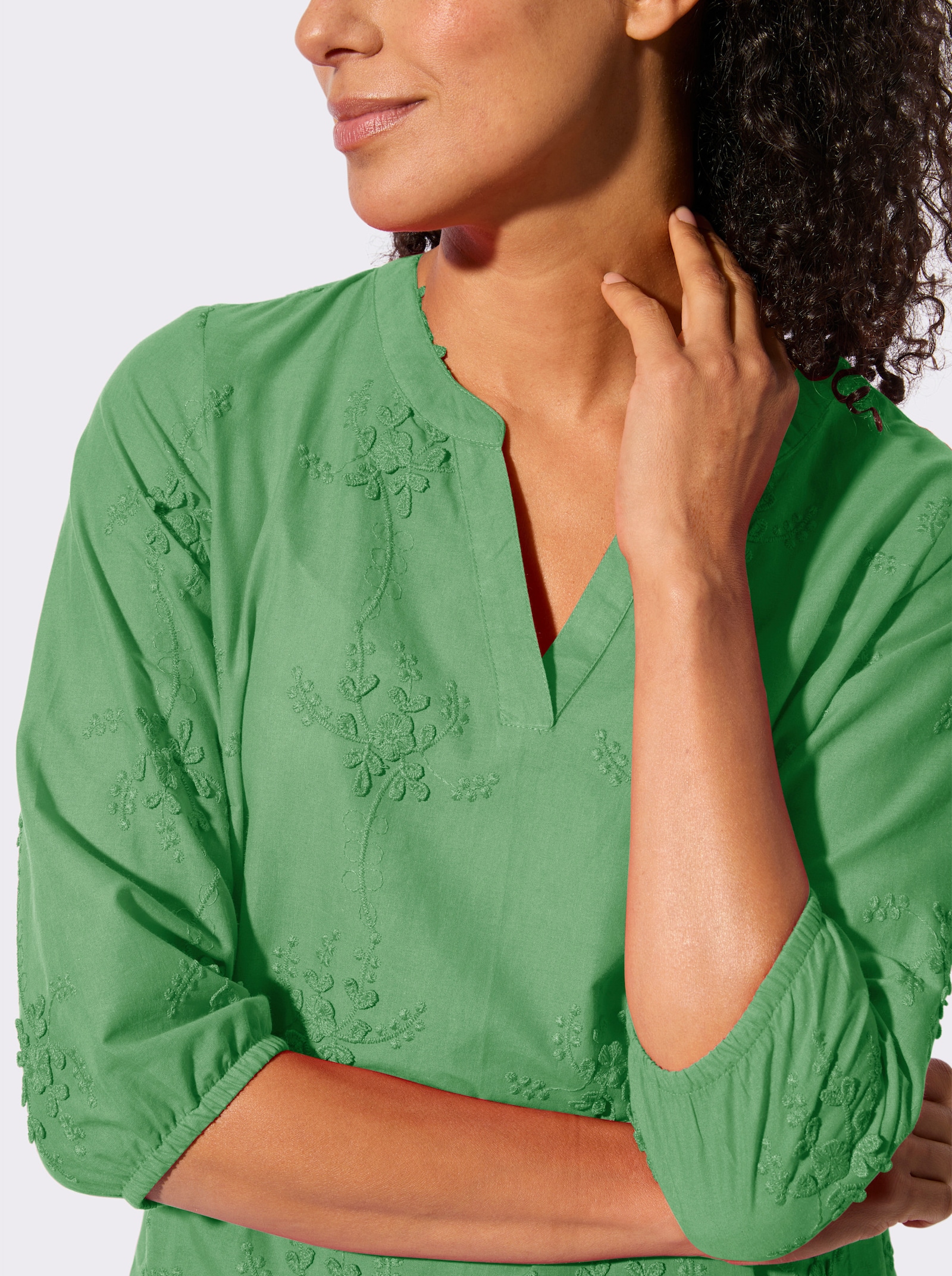 Baumwollbluse mit 3D-Blütenstickerei - apfel