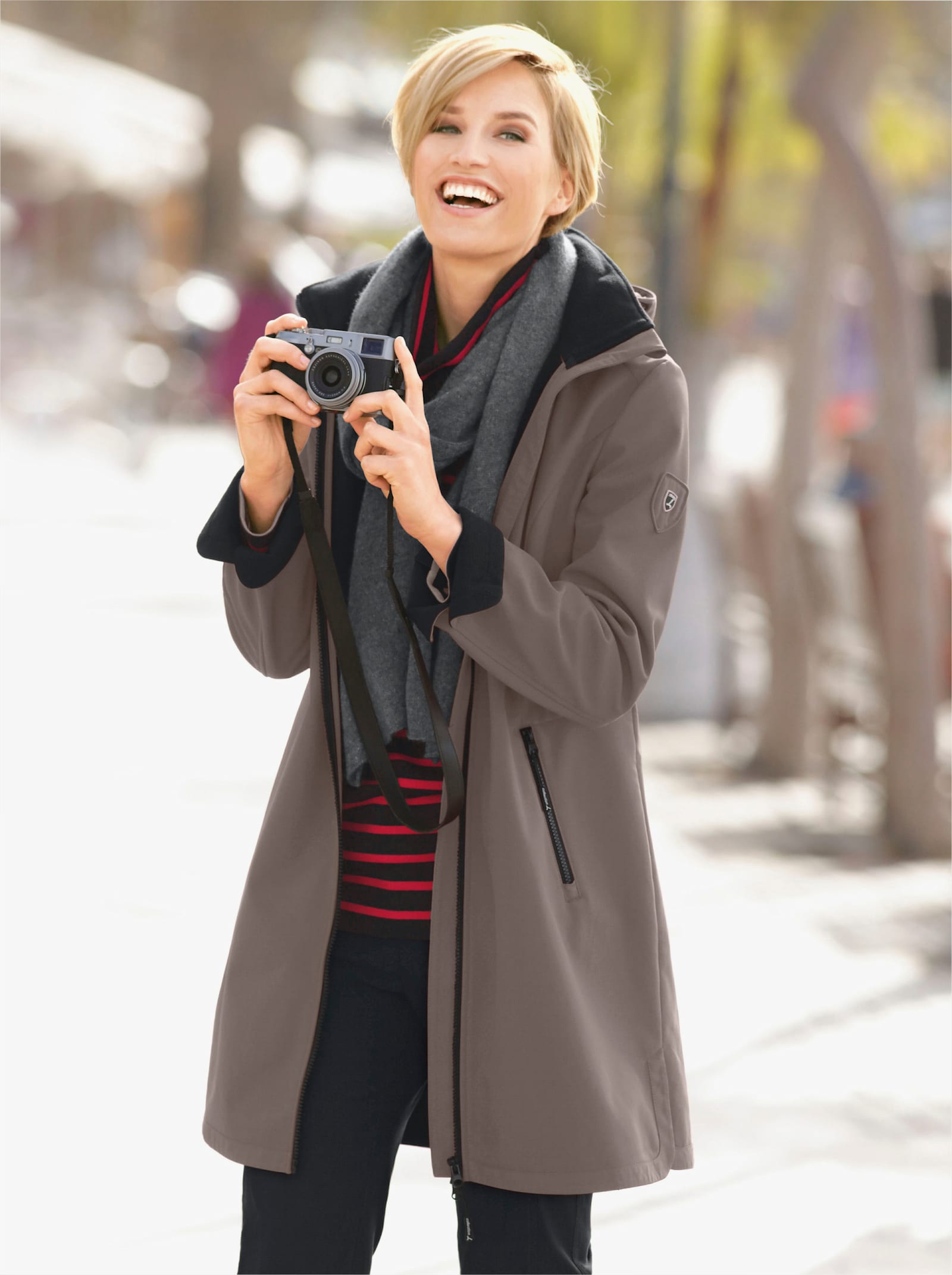 Softshelljacke mit Gummizug im Rücken - taupe