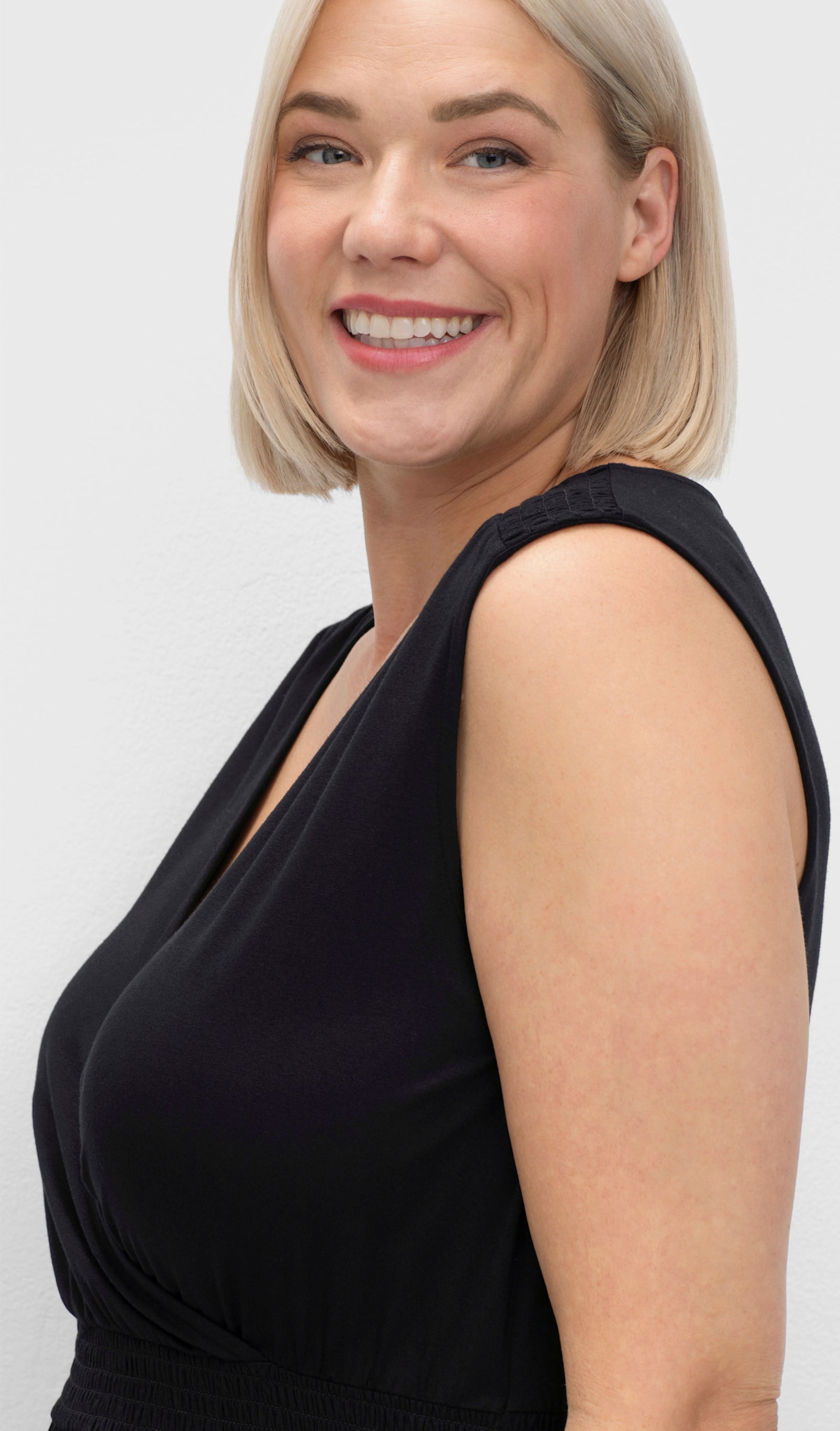 sheego Robe en jersey avec poches latérales - noir