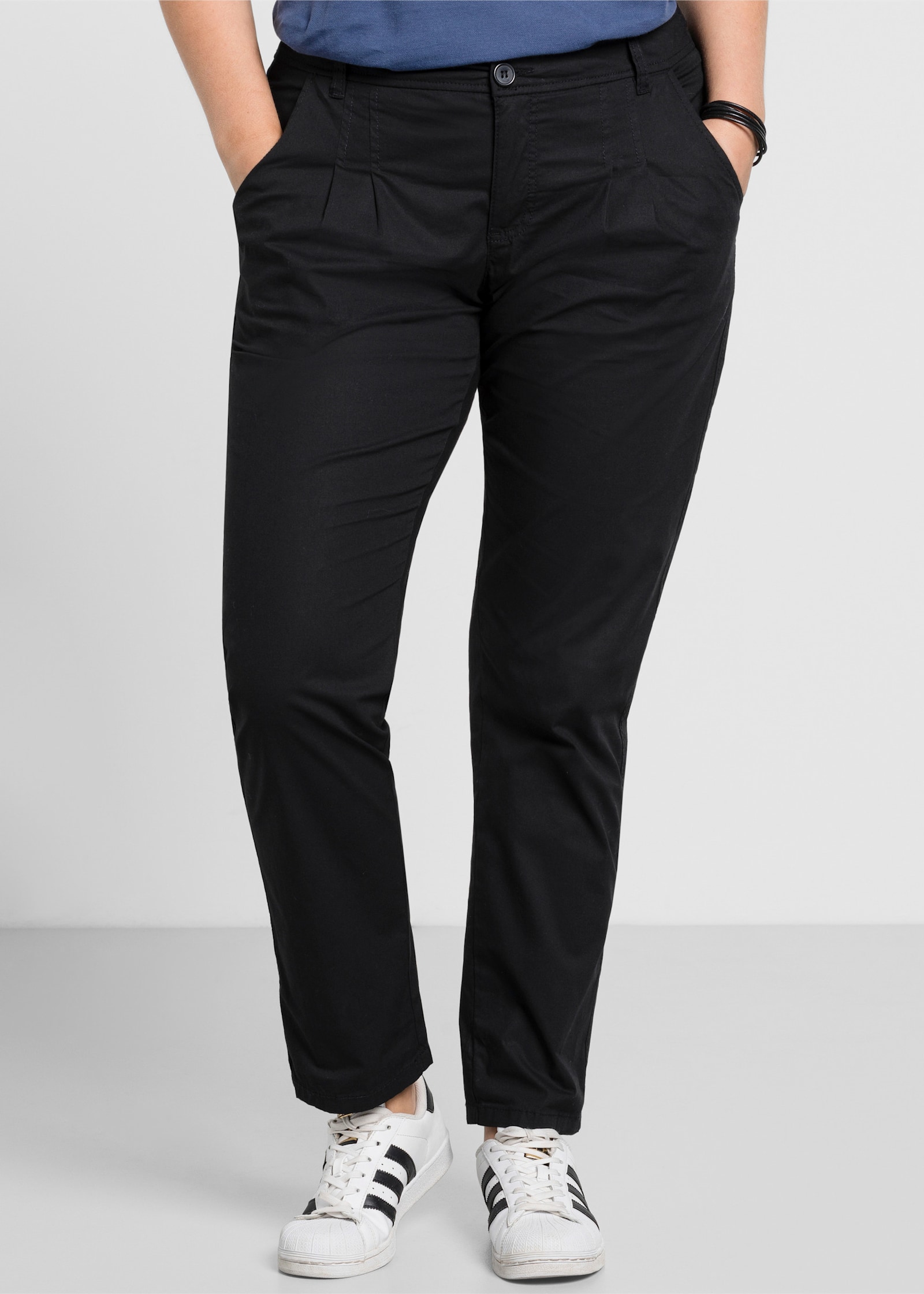 sheego Chinohose mit Bundfalten - schwarz